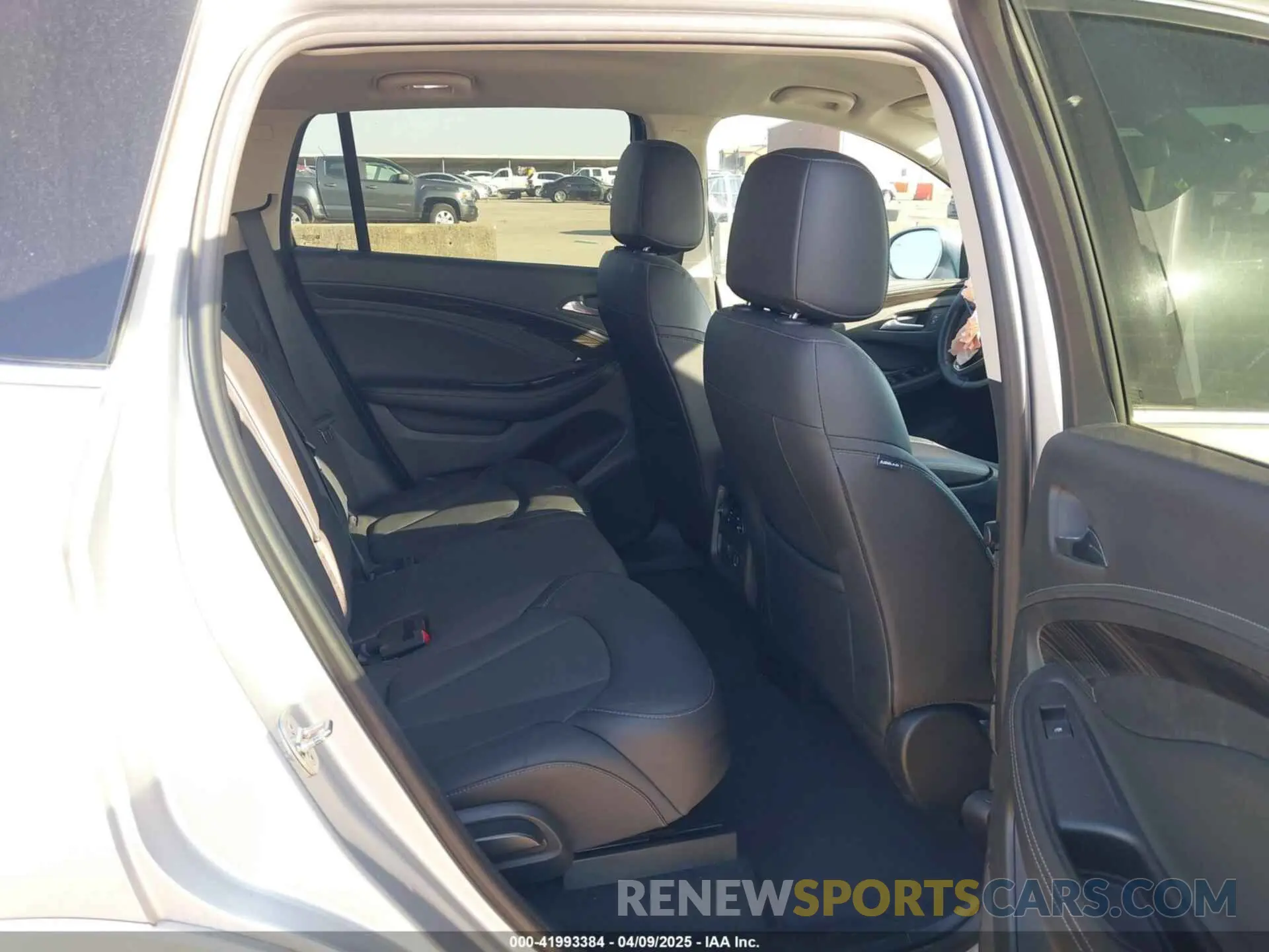 8 fotografías del automóvil dañado LRBFXCSA8KD018348 BUICK ENVISION 2019