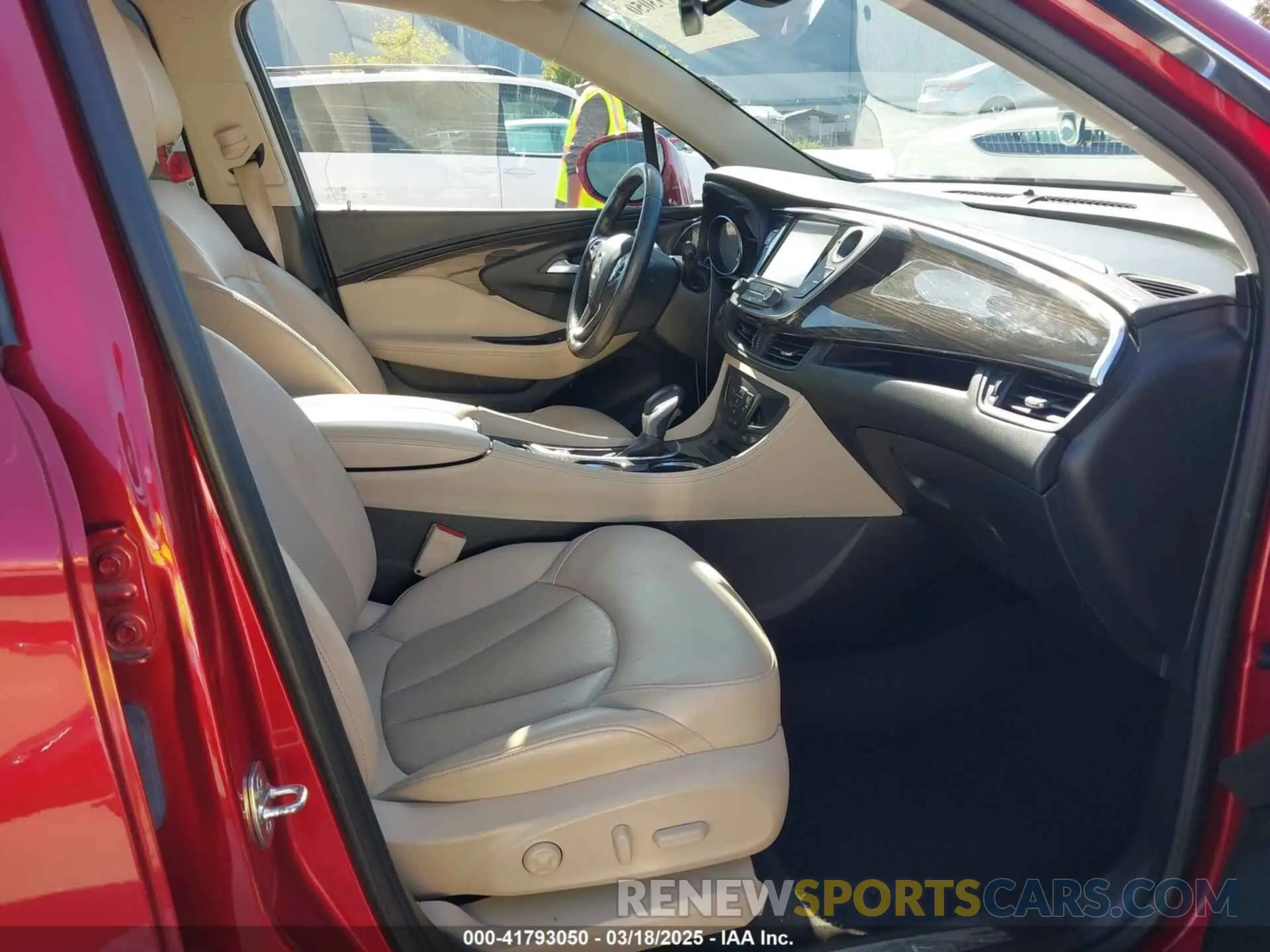 5 fotografías del automóvil dañado LRBFXCSAXKD109976 BUICK ENVISION 2019