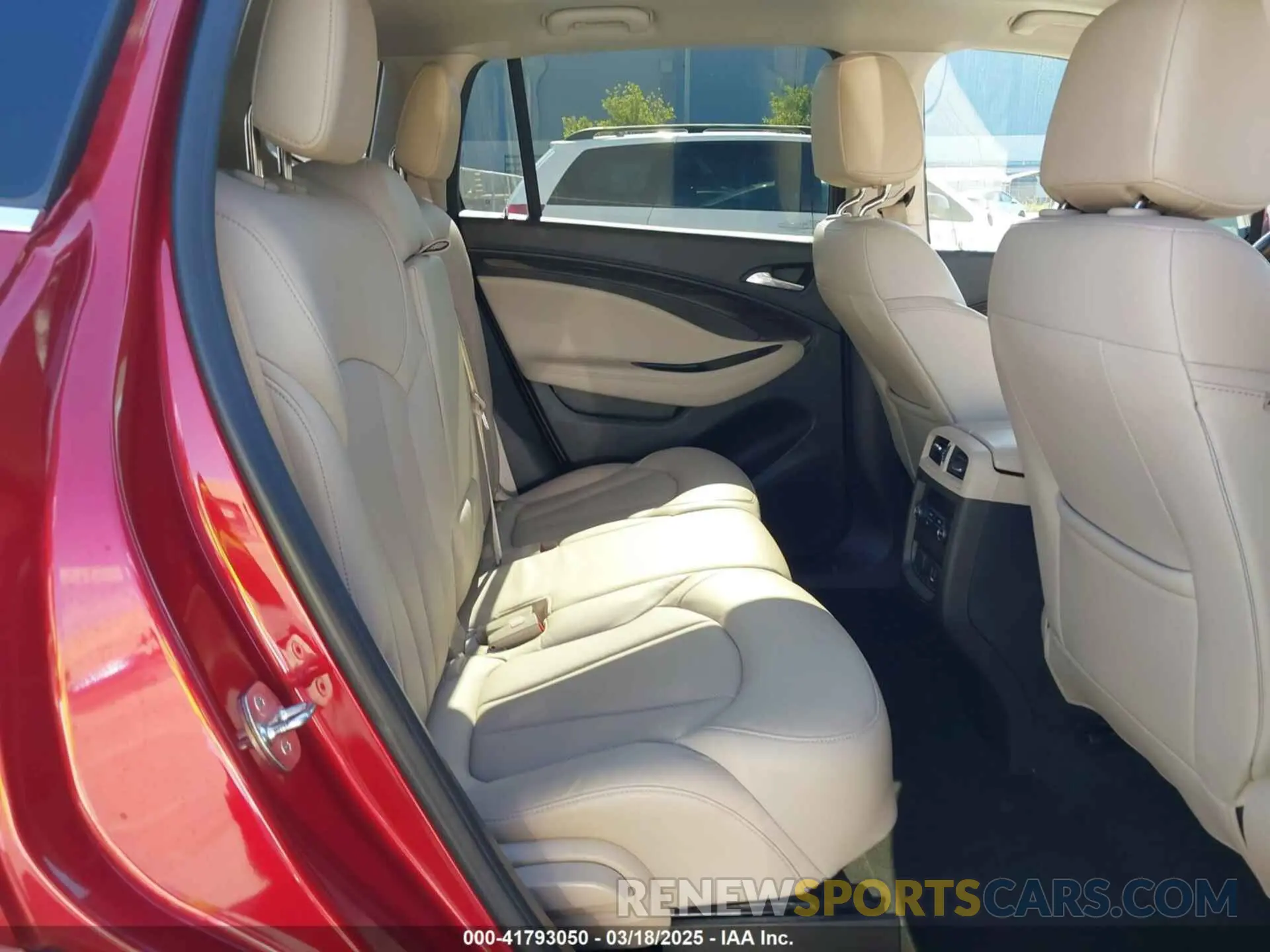 8 fotografías del automóvil dañado LRBFXCSAXKD109976 BUICK ENVISION 2019