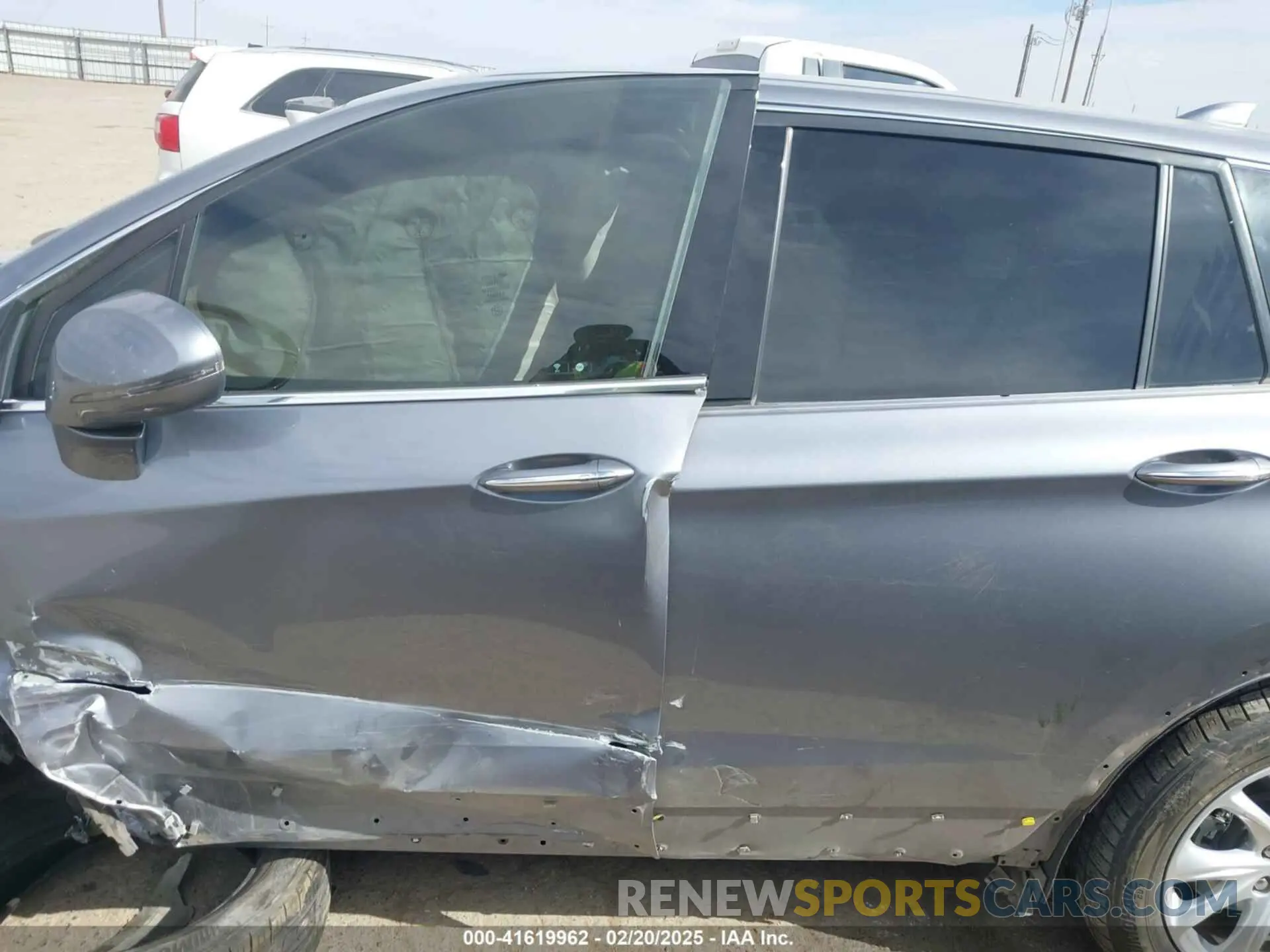 13 fotografías del automóvil dañado LRBFX1SA0LD225290 BUICK ENVISION 2020