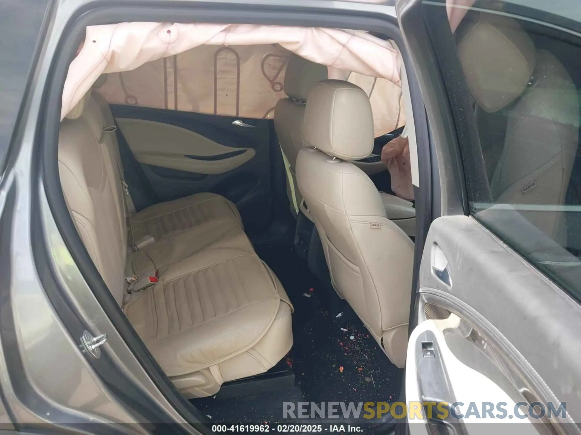 8 fotografías del automóvil dañado LRBFX1SA0LD225290 BUICK ENVISION 2020