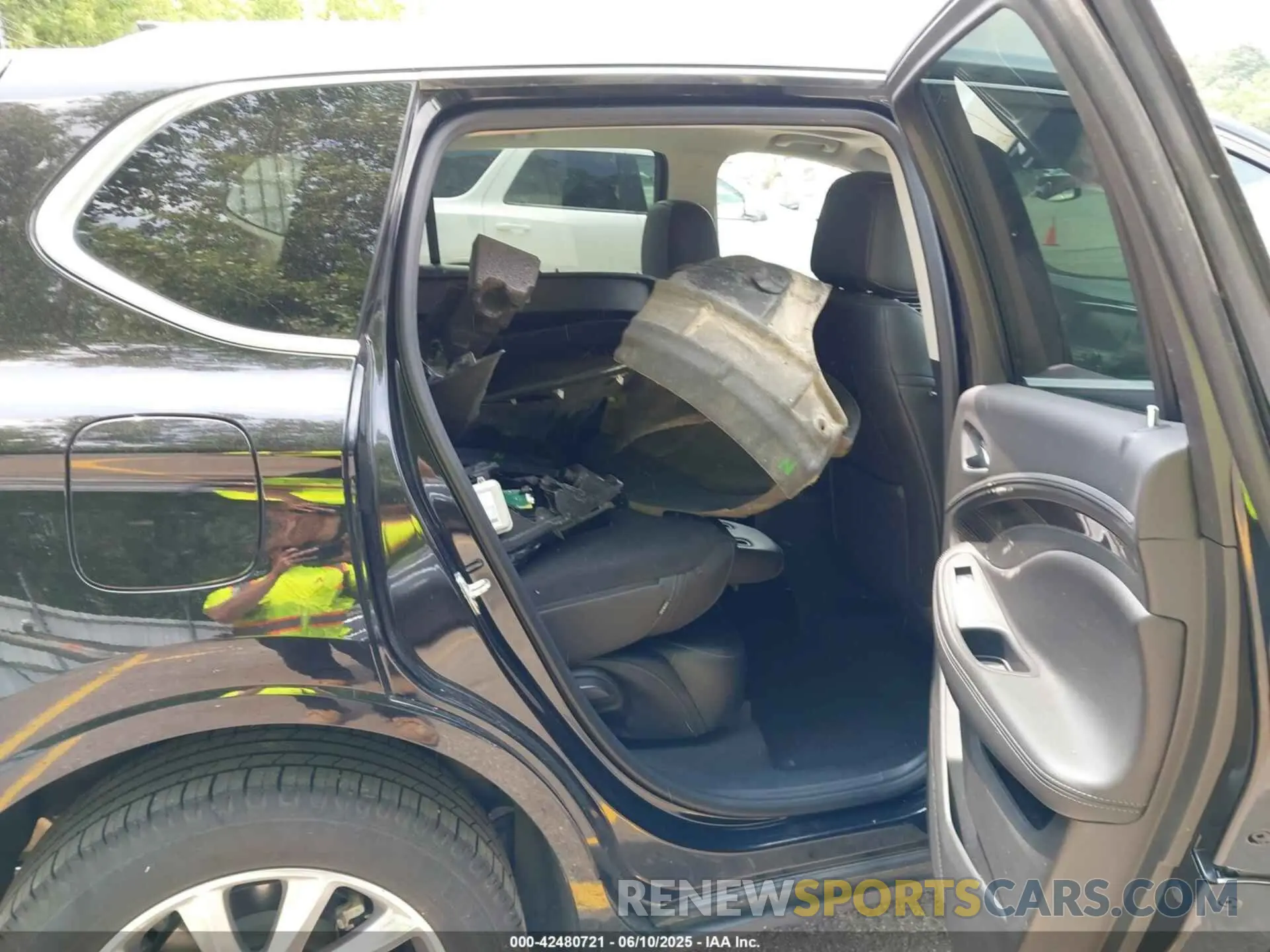 8 fotografías del automóvil dañado LRBFX2SA2LD067928 BUICK ENVISION 2020