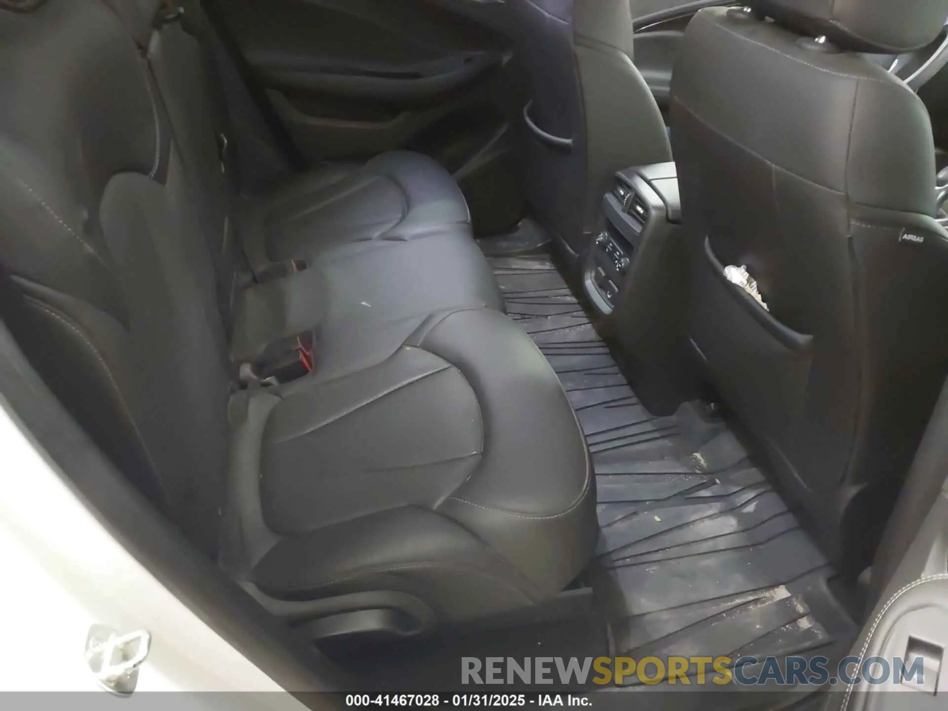 8 fotografías del automóvil dañado LRBFX2SA6LD114281 BUICK ENVISION 2020