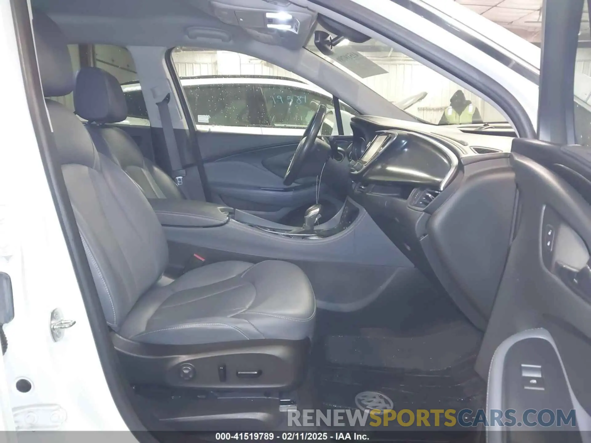 5 fotografías del automóvil dañado LRBFX2SA7LD193735 BUICK ENVISION 2020