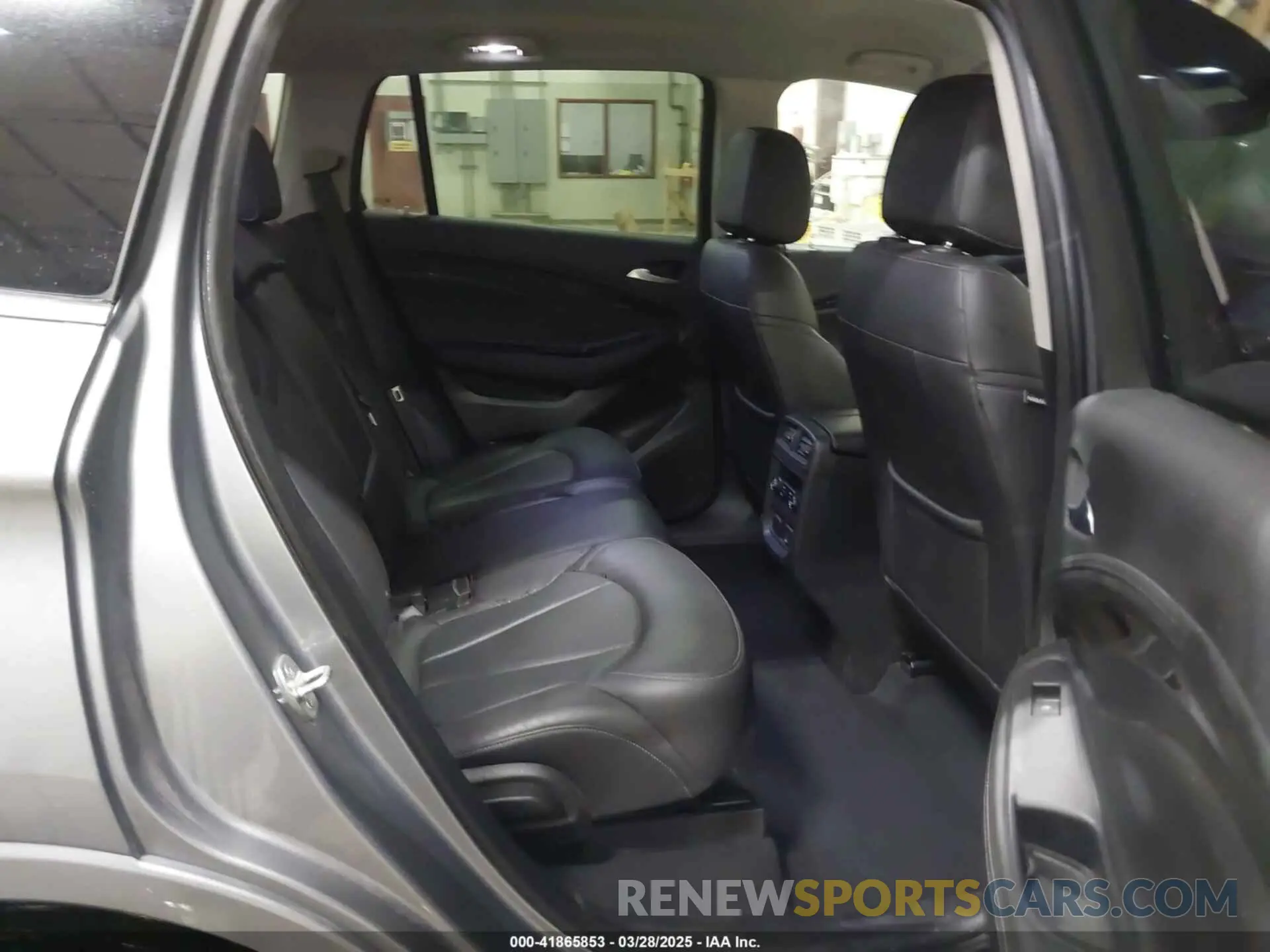 8 fotografías del automóvil dañado LRBFX2SA8LD158041 BUICK ENVISION 2020