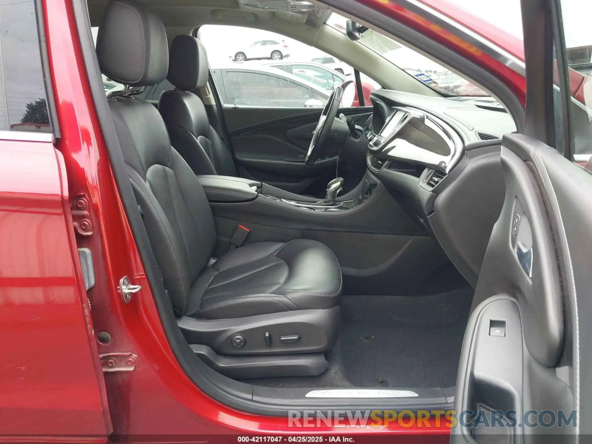 5 fotografías del automóvil dañado LRBFX4SX7LD032284 BUICK ENVISION 2020