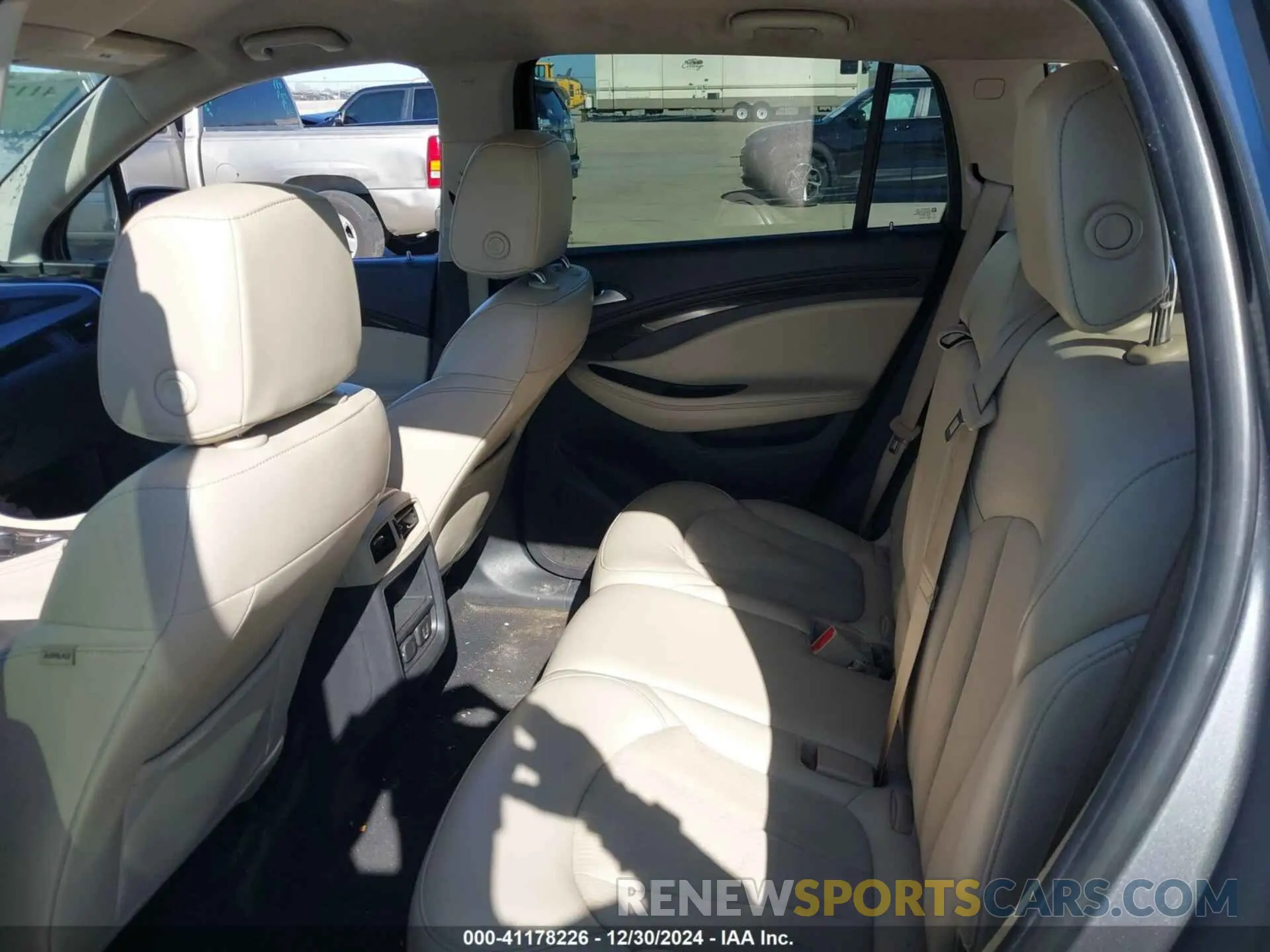 8 fotografías del automóvil dañado LRBFXBSA3LD113119 BUICK ENVISION 2020