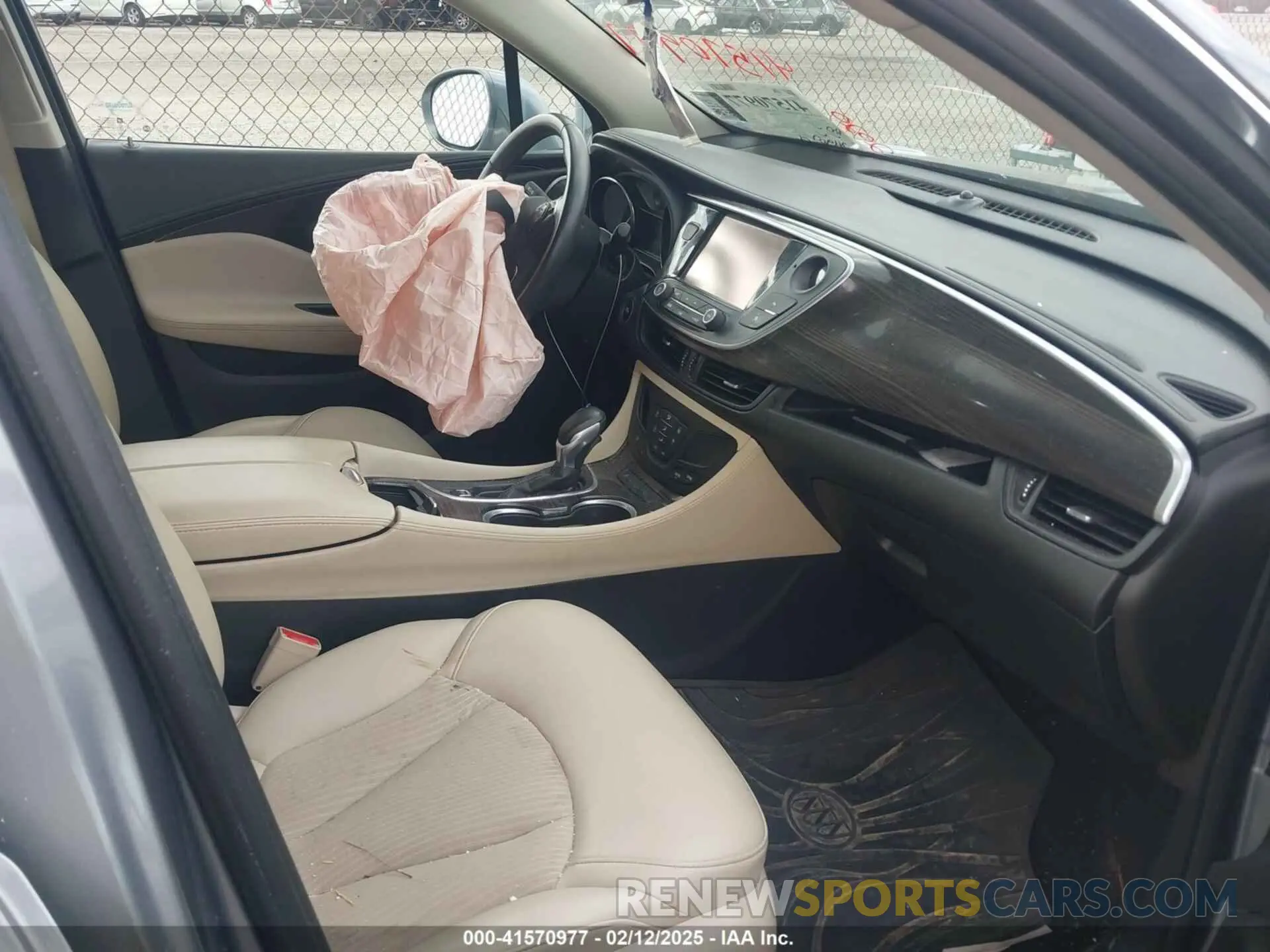 5 fotografías del automóvil dañado LRBFXBSA4LD085332 BUICK ENVISION 2020