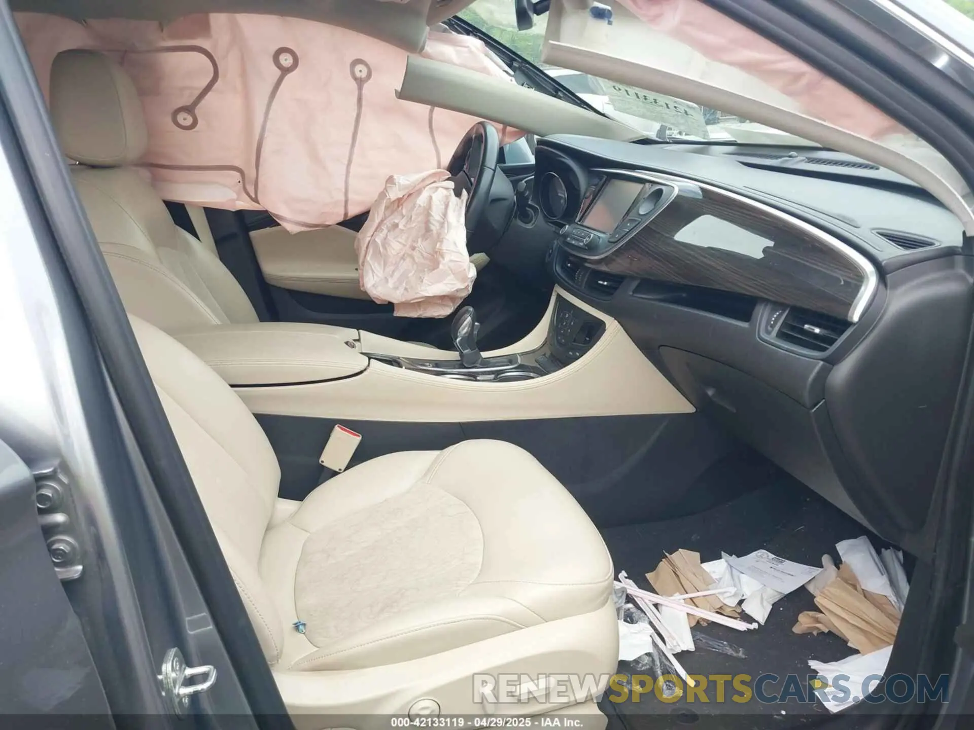 5 fotografías del automóvil dañado LRBFXBSA6LD155235 BUICK ENVISION 2020