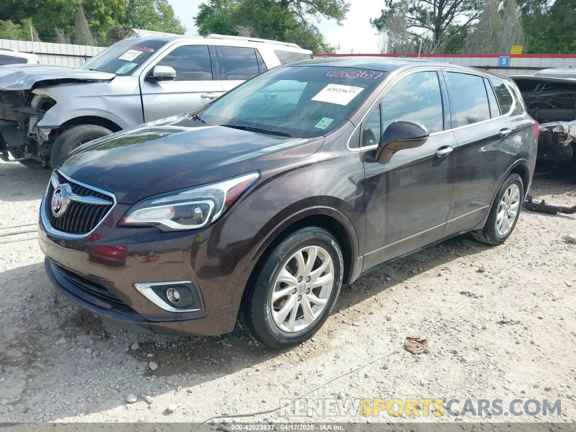2 fotografías del automóvil dañado LRBFXBSA9LD033260 BUICK ENVISION 2020