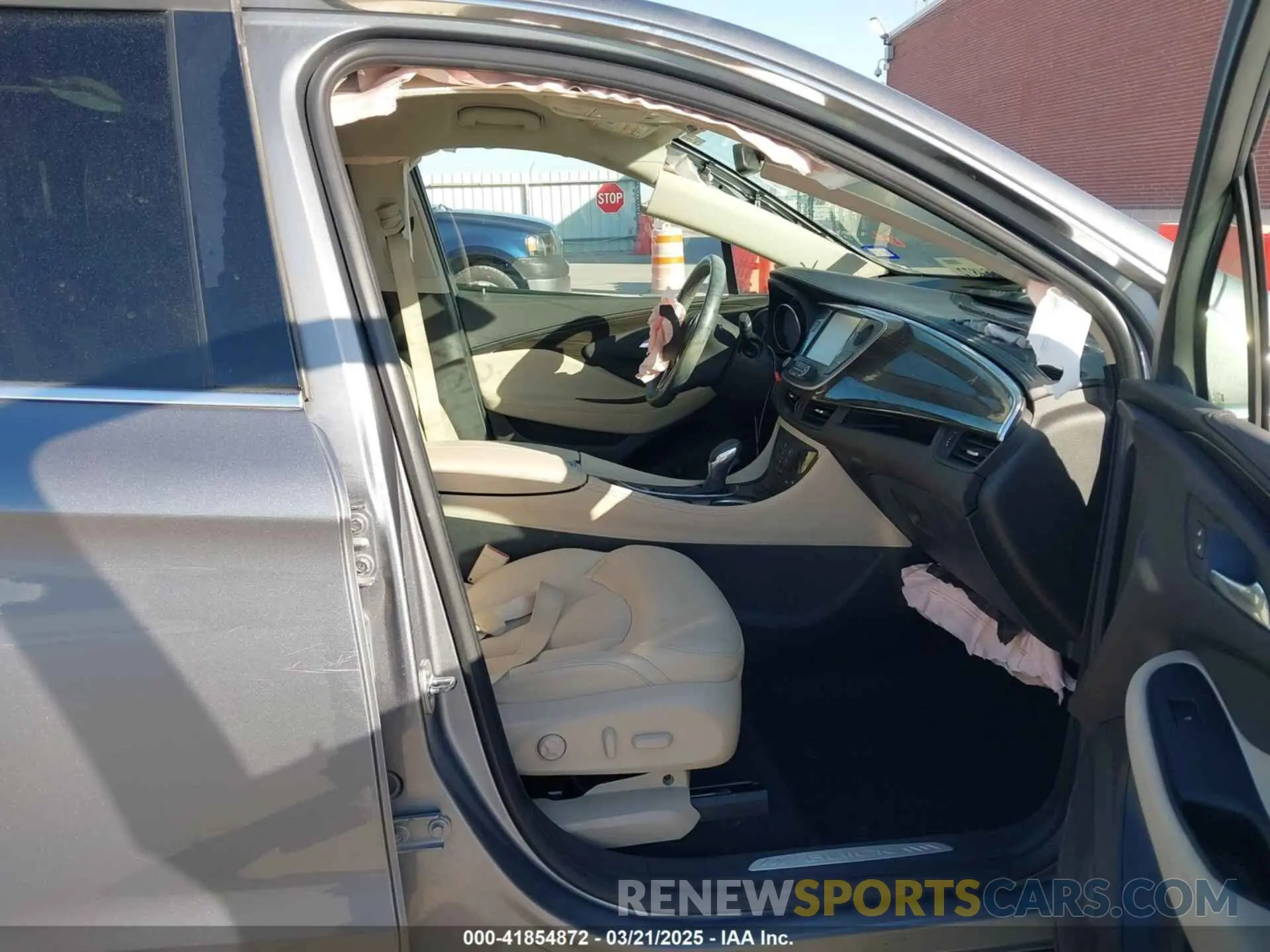 5 fotografías del automóvil dañado LRBFXBSA9LD128353 BUICK ENVISION 2020