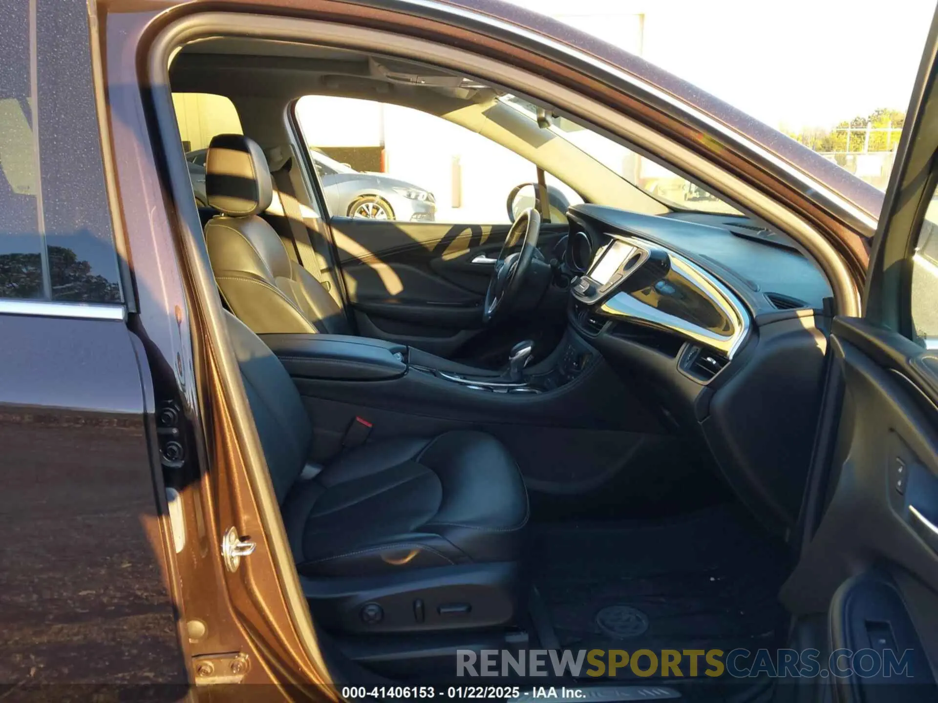5 fotografías del automóvil dañado LRBFXCSA1LD184017 BUICK ENVISION 2020
