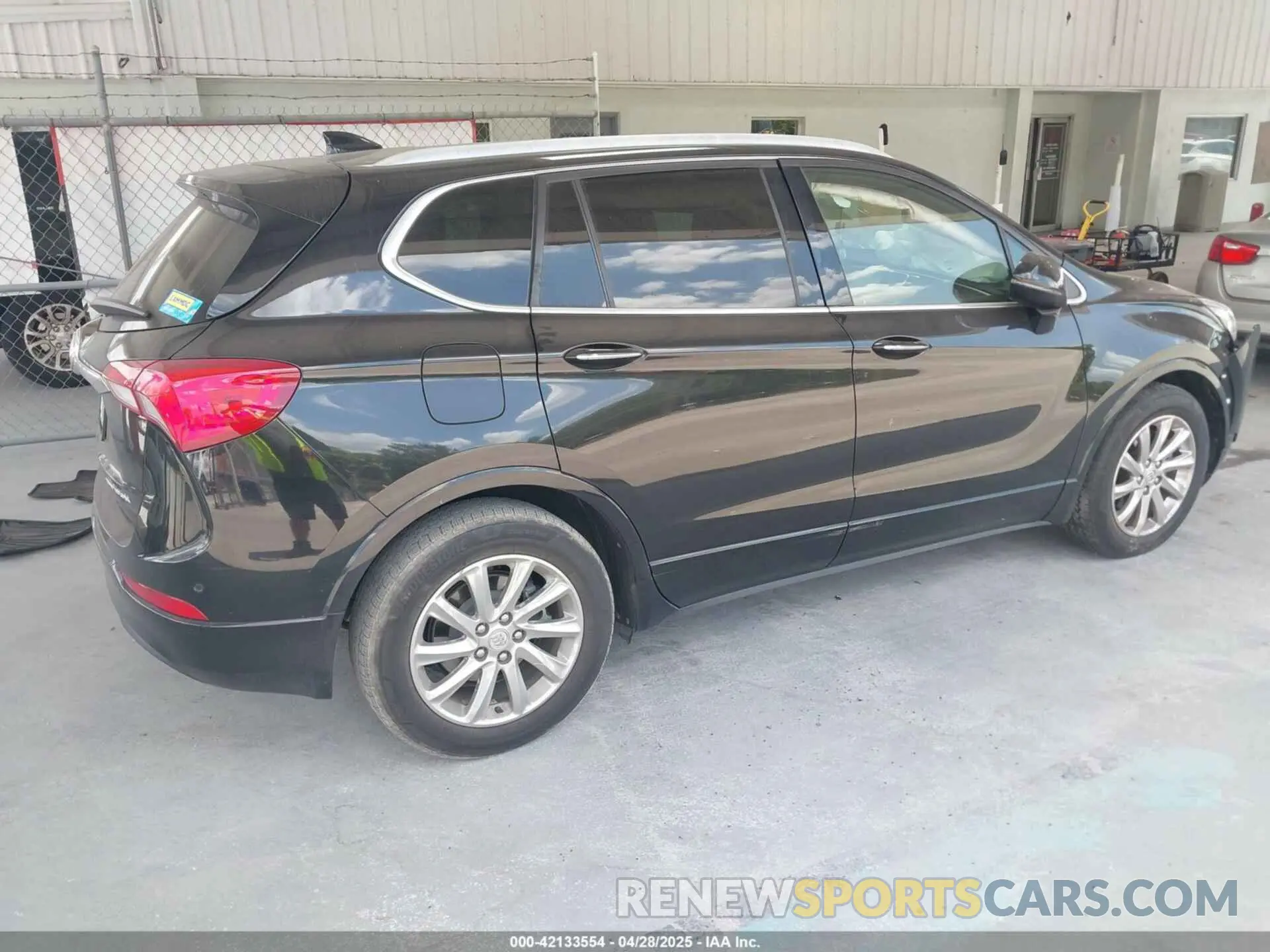 4 fotografías del automóvil dañado LRBFXCSA3LD015729 BUICK ENVISION 2020