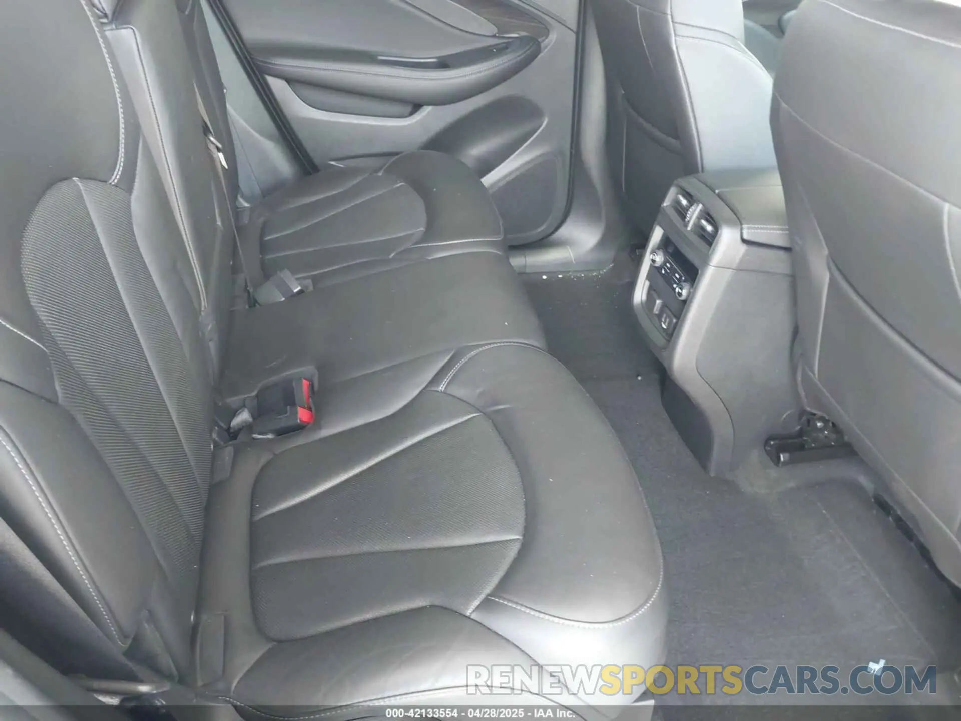 8 fotografías del automóvil dañado LRBFXCSA3LD015729 BUICK ENVISION 2020