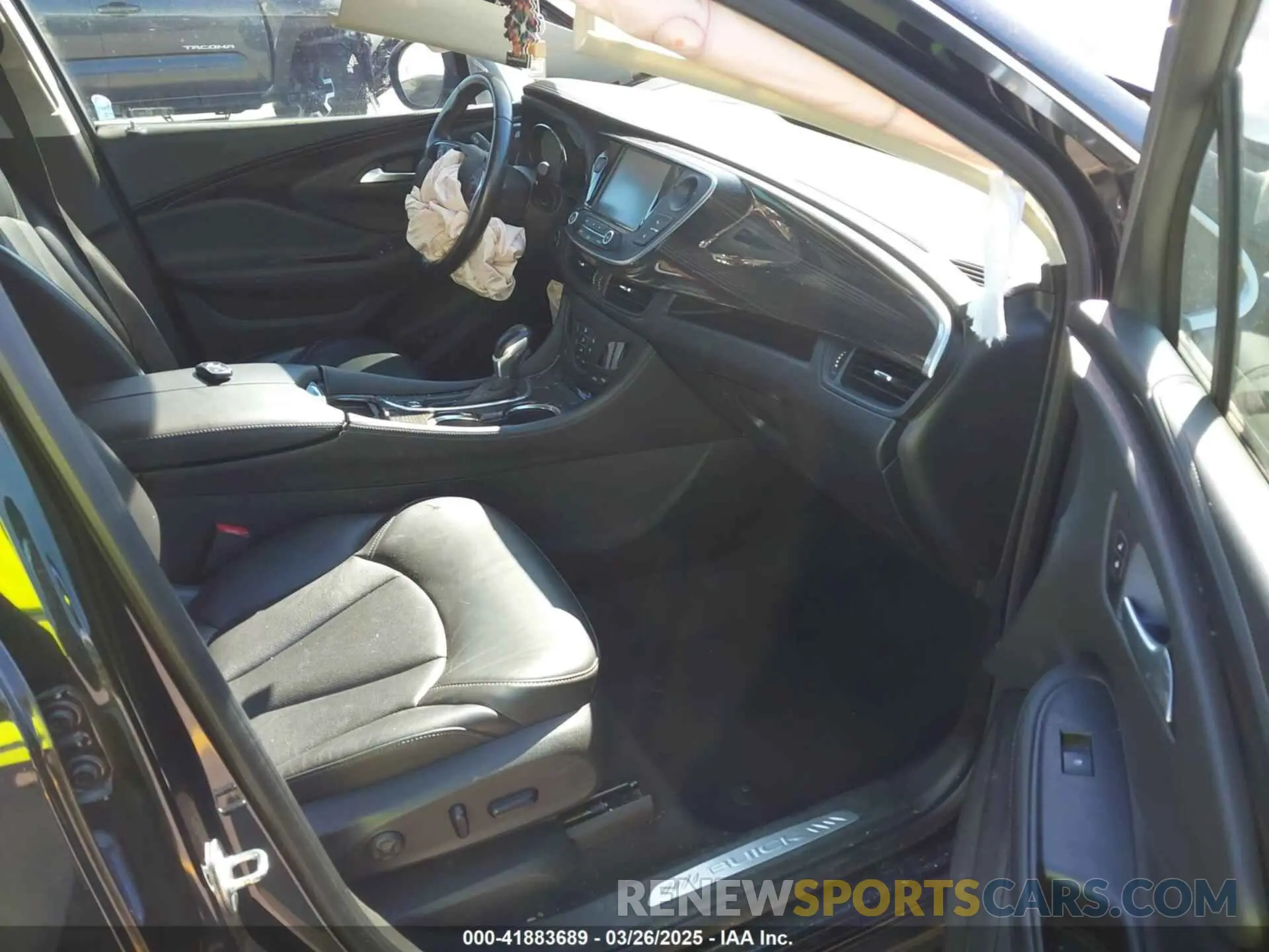 5 fotografías del automóvil dañado LRBFXCSA3LD100196 BUICK ENVISION 2020