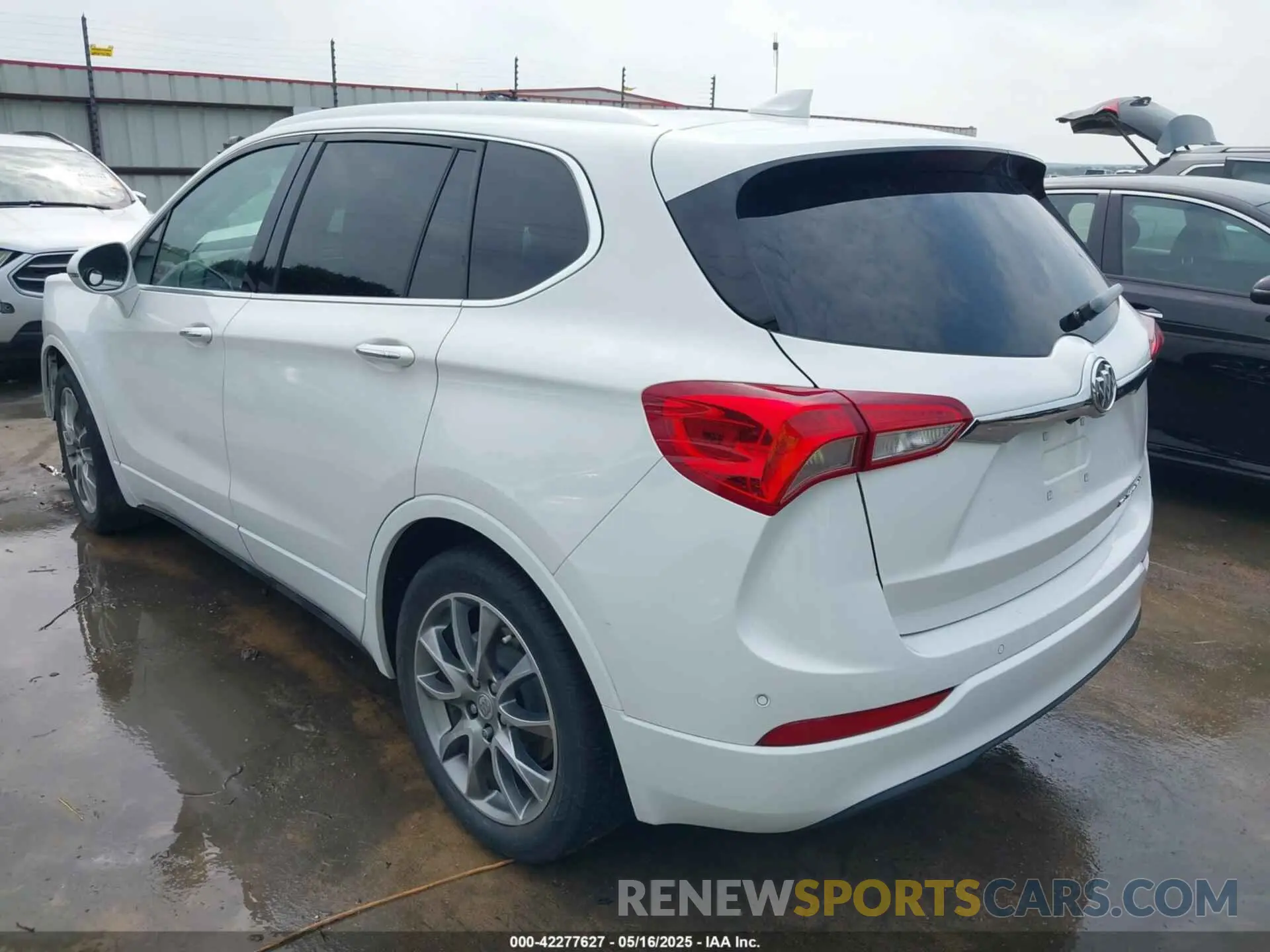 3 fotografías del automóvil dañado LRBFXCSA3LD114793 BUICK ENVISION 2020