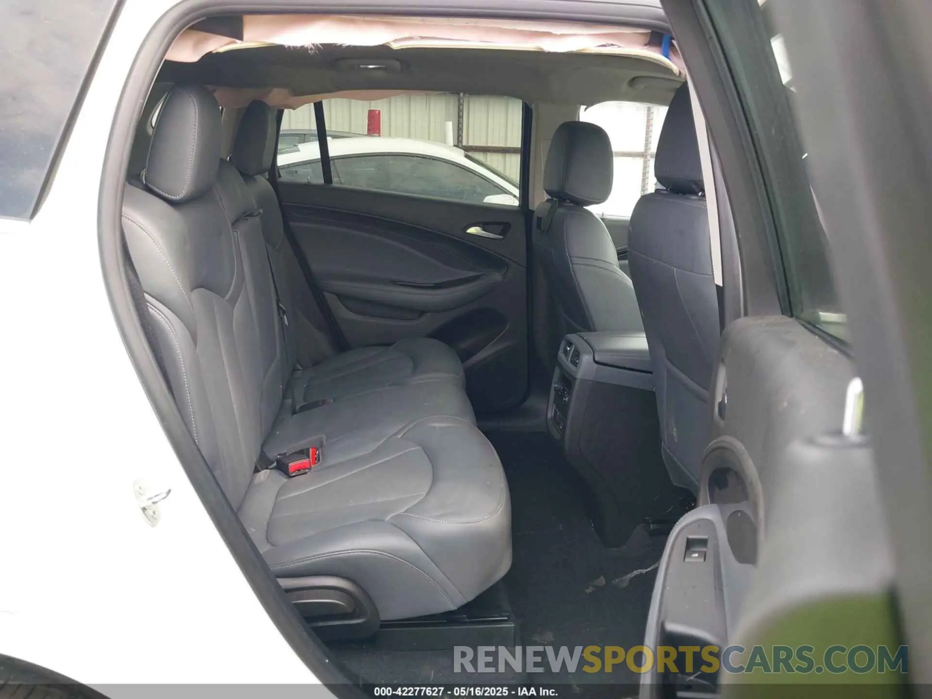 8 fotografías del automóvil dañado LRBFXCSA3LD114793 BUICK ENVISION 2020