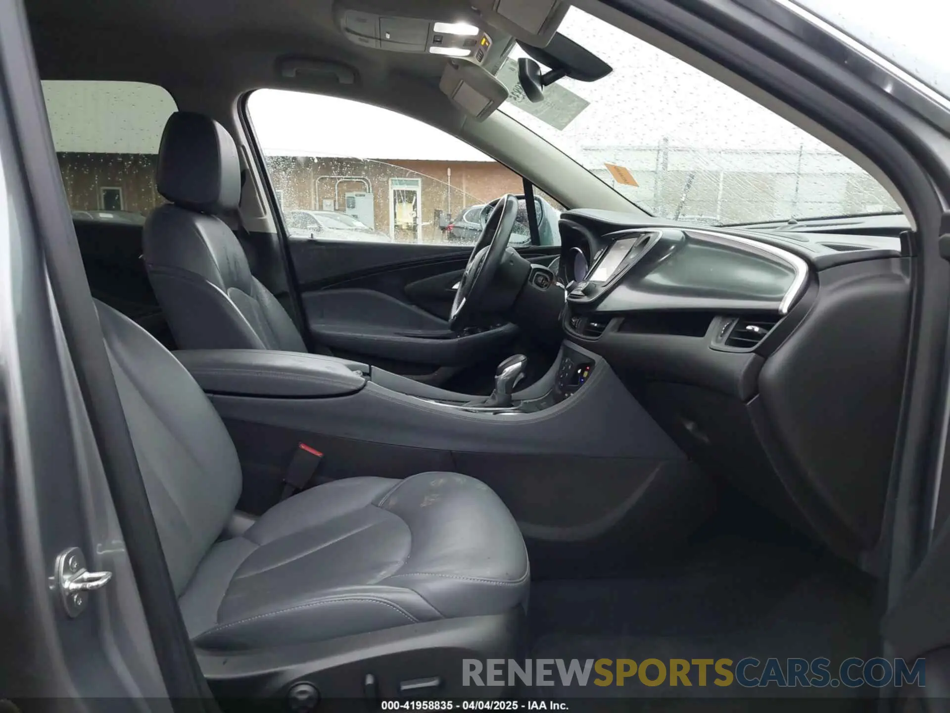 5 fotografías del automóvil dañado LRBFXCSA5LD115590 BUICK ENVISION 2020