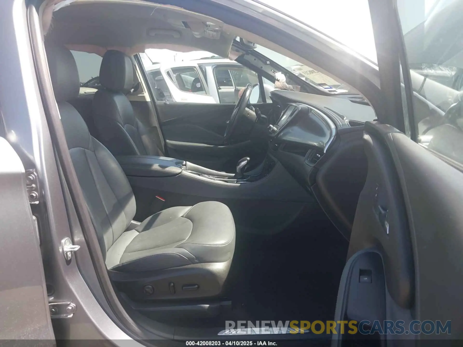 5 fotografías del automóvil dañado LRBFXCSA5LD211686 BUICK ENVISION 2020
