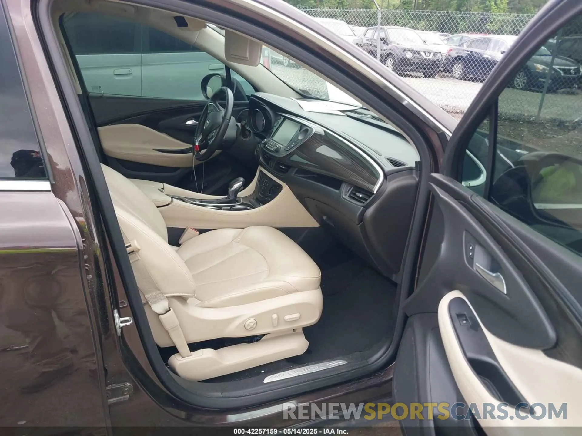 5 fotografías del automóvil dañado LRBFXCSA6LD032055 BUICK ENVISION 2020