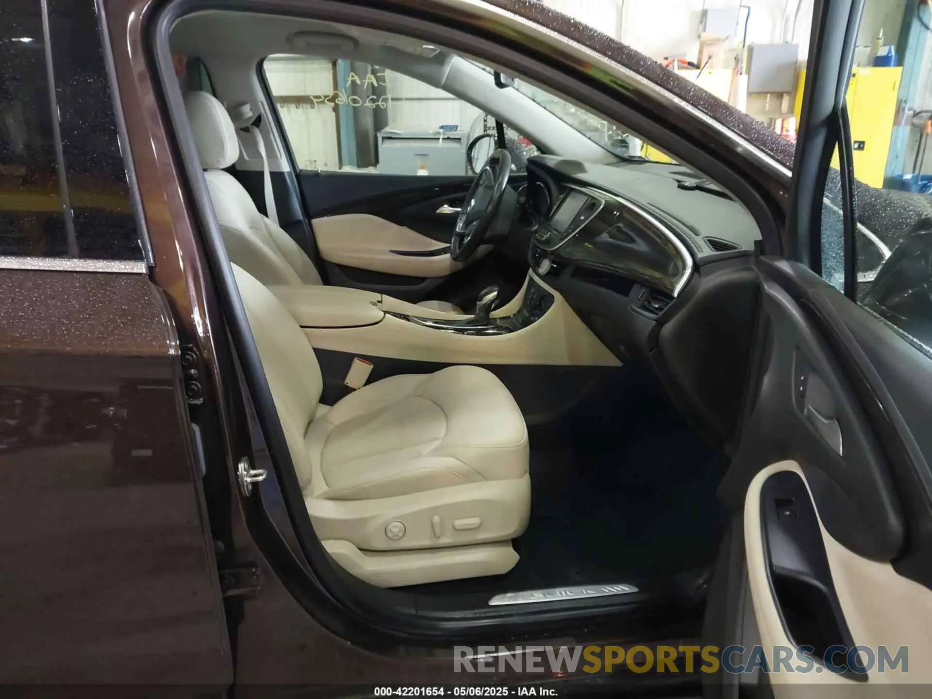 5 fotografías del automóvil dañado LRBFXCSA7LD169361 BUICK ENVISION 2020