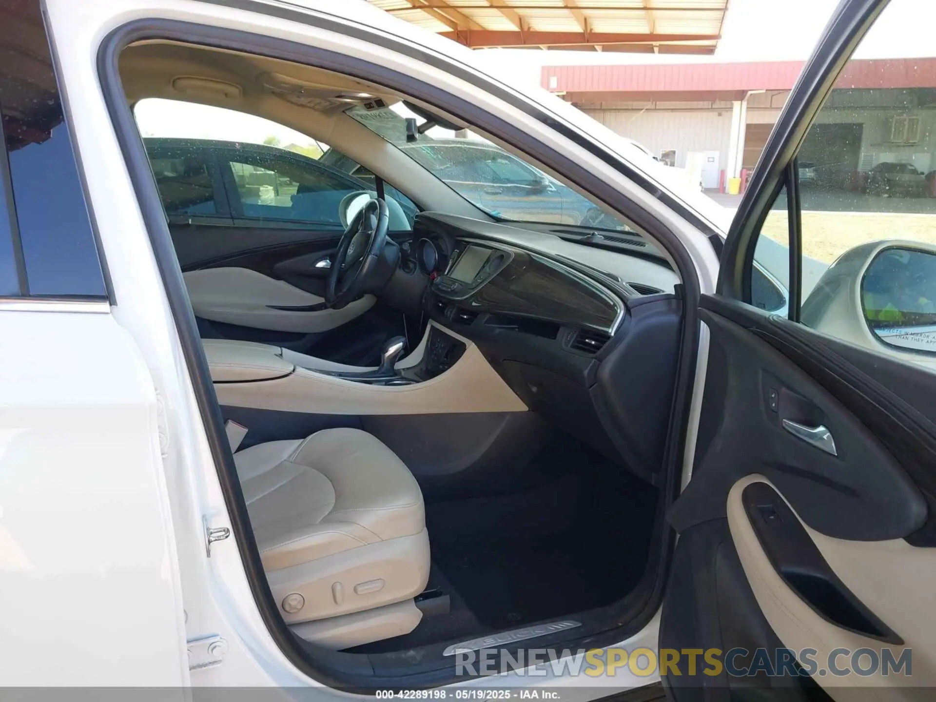5 fotografías del automóvil dañado LRBFXCSA8LD037418 BUICK ENVISION 2020