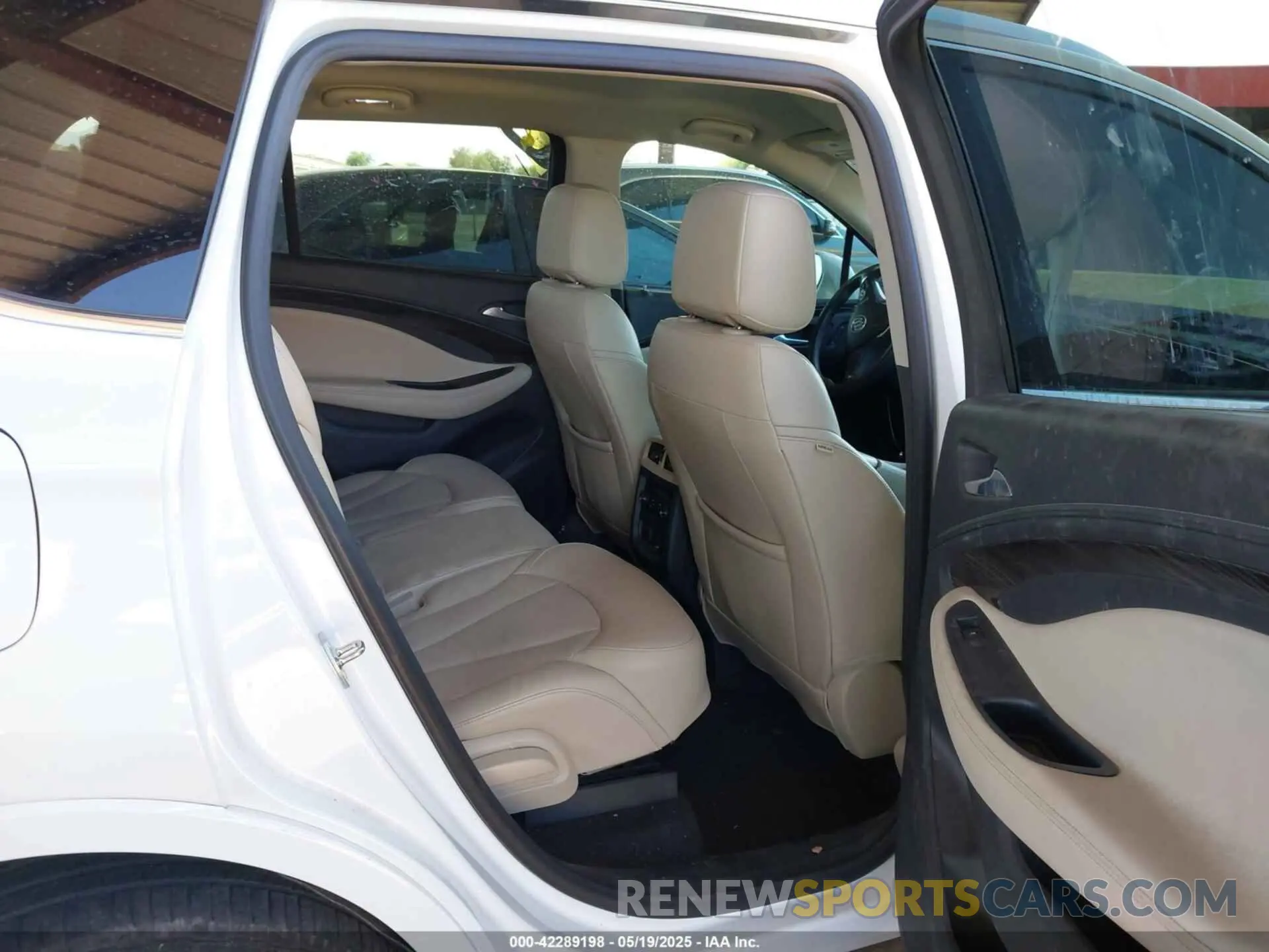 8 fotografías del automóvil dañado LRBFXCSA8LD037418 BUICK ENVISION 2020