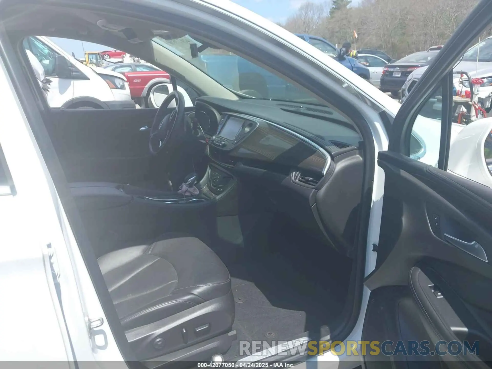 5 fotografías del automóvil dañado LRBFXCSA8LD149538 BUICK ENVISION 2020