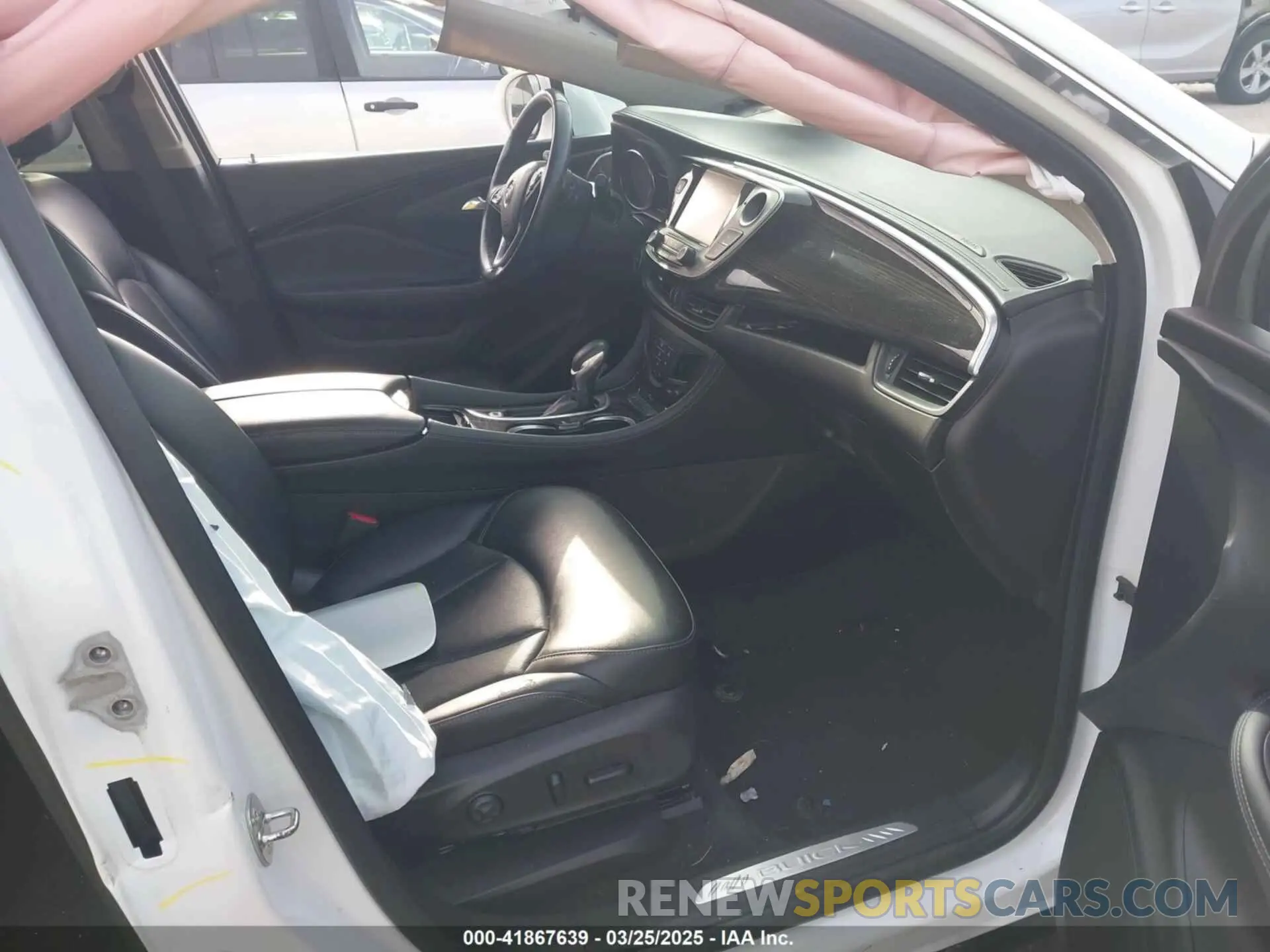 5 fotografías del automóvil dañado LRBFXCSA9LD048878 BUICK ENVISION 2020