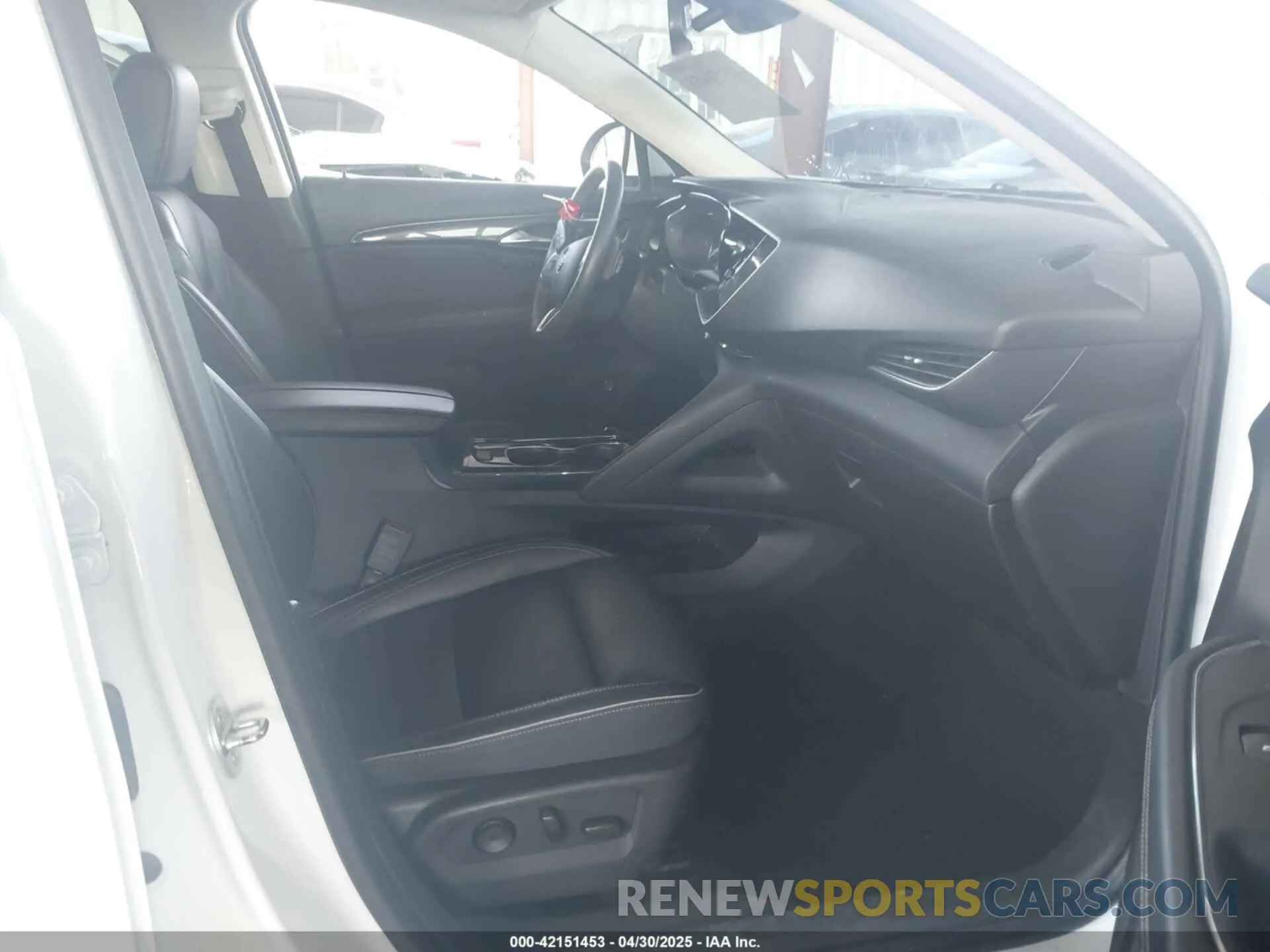 5 fotografías del automóvil dañado LRBFZNR41MD076150 BUICK ENVISION 2021