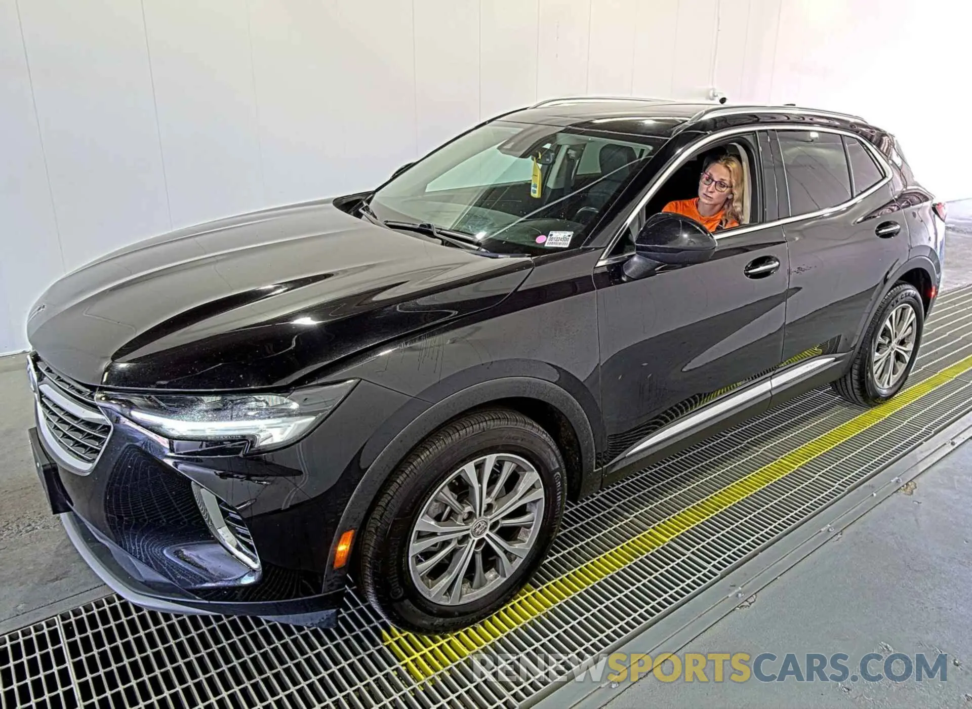 5 fotografías del automóvil dañado LRBAZLR42ND031587 BUICK ENVISION 2022
