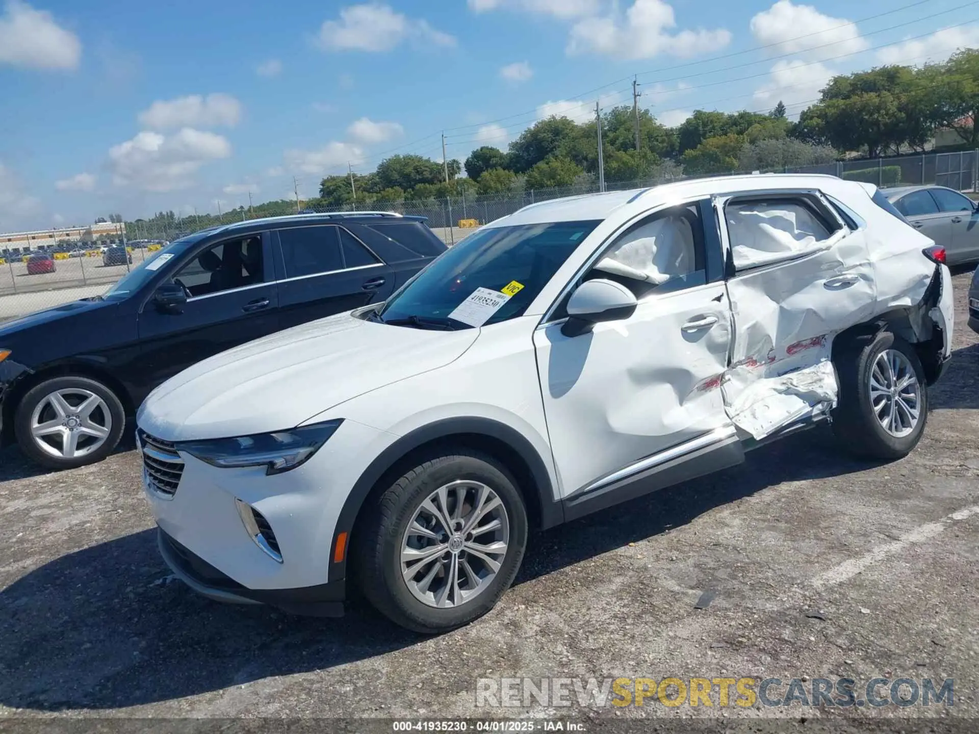 2 fotografías del automóvil dañado LRBAZLR44ND137510 BUICK ENVISION 2022