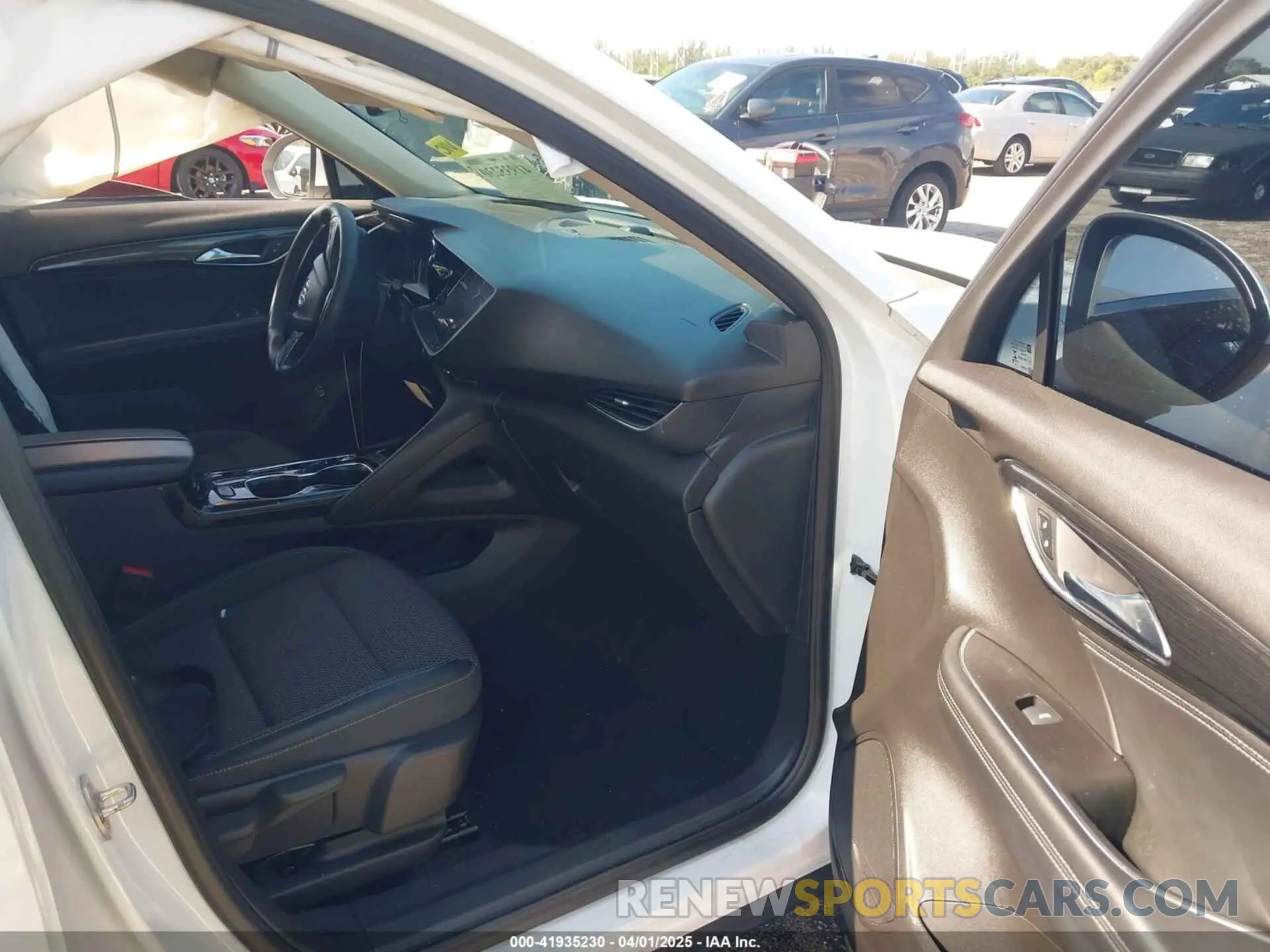 5 fotografías del automóvil dañado LRBAZLR44ND137510 BUICK ENVISION 2022
