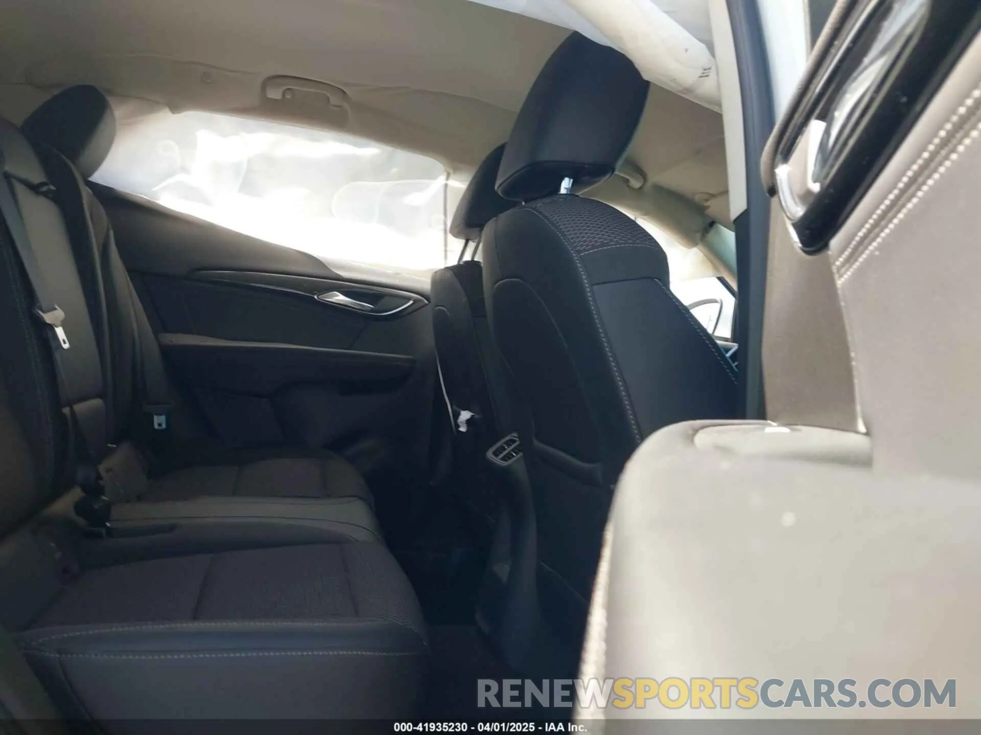 8 fotografías del automóvil dañado LRBAZLR44ND137510 BUICK ENVISION 2022