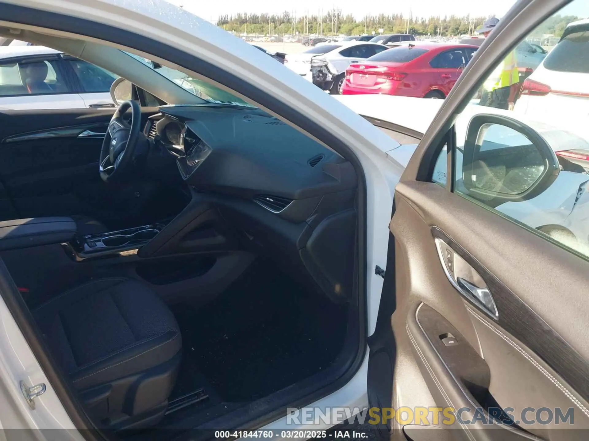 5 fotografías del automóvil dañado LRBAZLR46ND065564 BUICK ENVISION 2022
