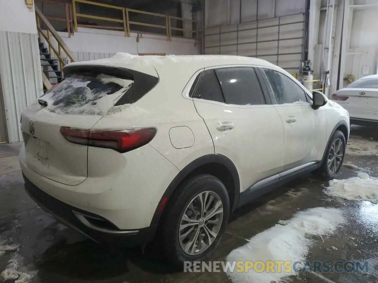 3 fotografías del automóvil dañado LRBAZLR4XND158555 BUICK ENVISION 2022