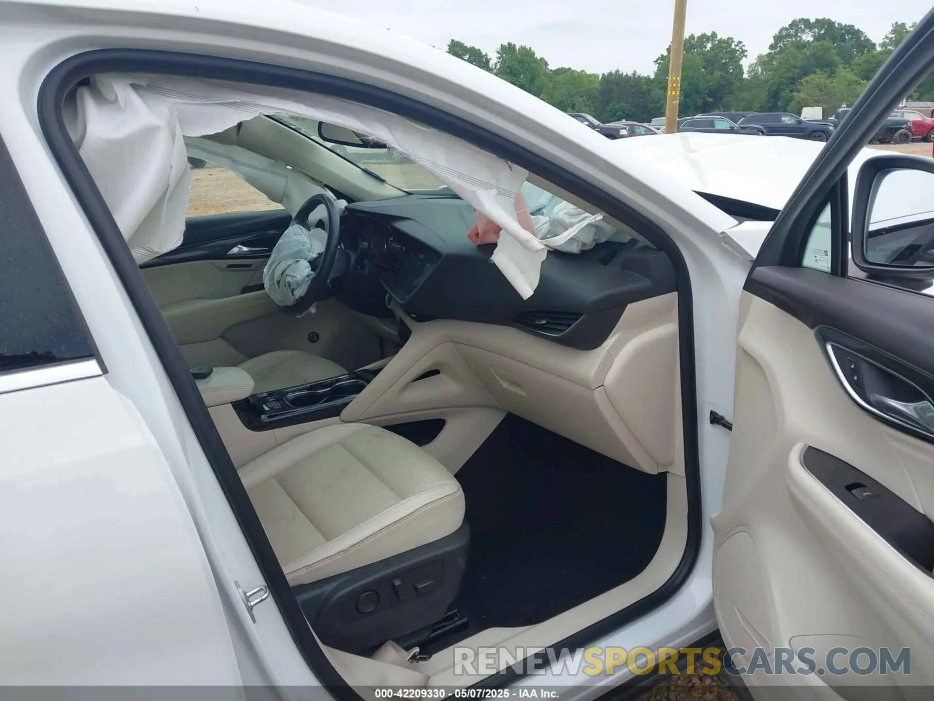 5 fotografías del automóvil dañado LRBFZNR4XND051345 BUICK ENVISION 2022