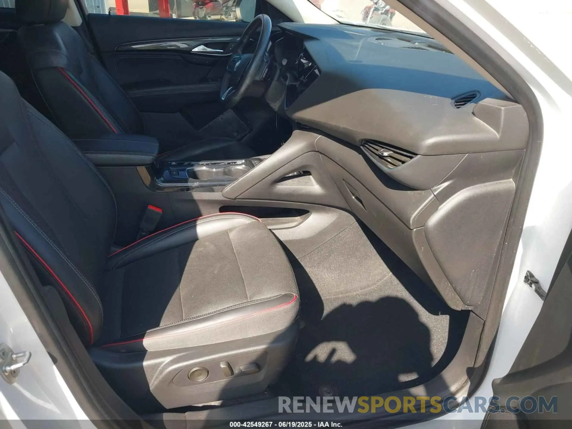 5 fotografías del automóvil dañado LRBFZPR41ND031495 BUICK ENVISION 2022