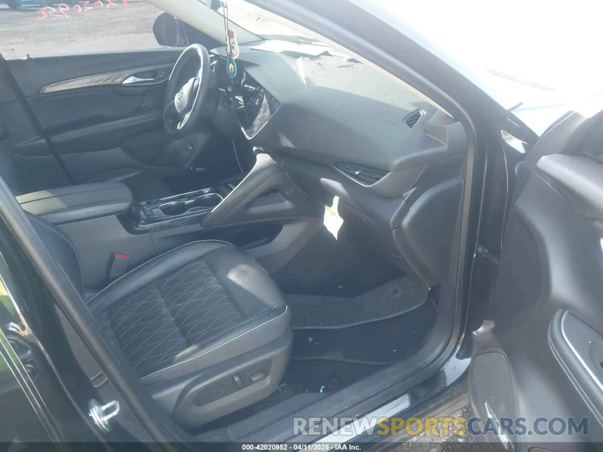 5 fotografías del automóvil dañado LRBFZSR45ND077205 BUICK ENVISION 2022