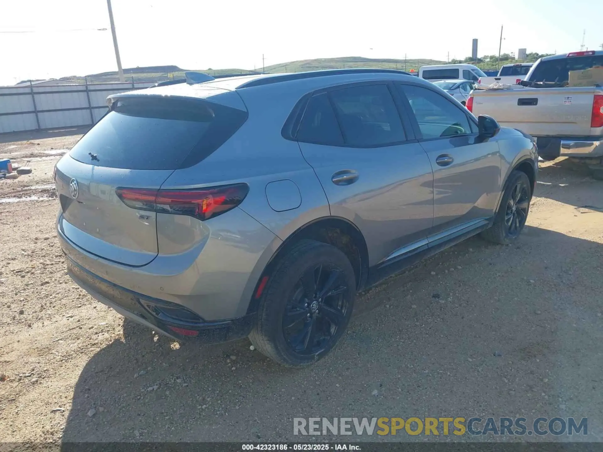 4 fotografías del automóvil dañado LRBAZLR43PD143821 BUICK ENVISION 2023