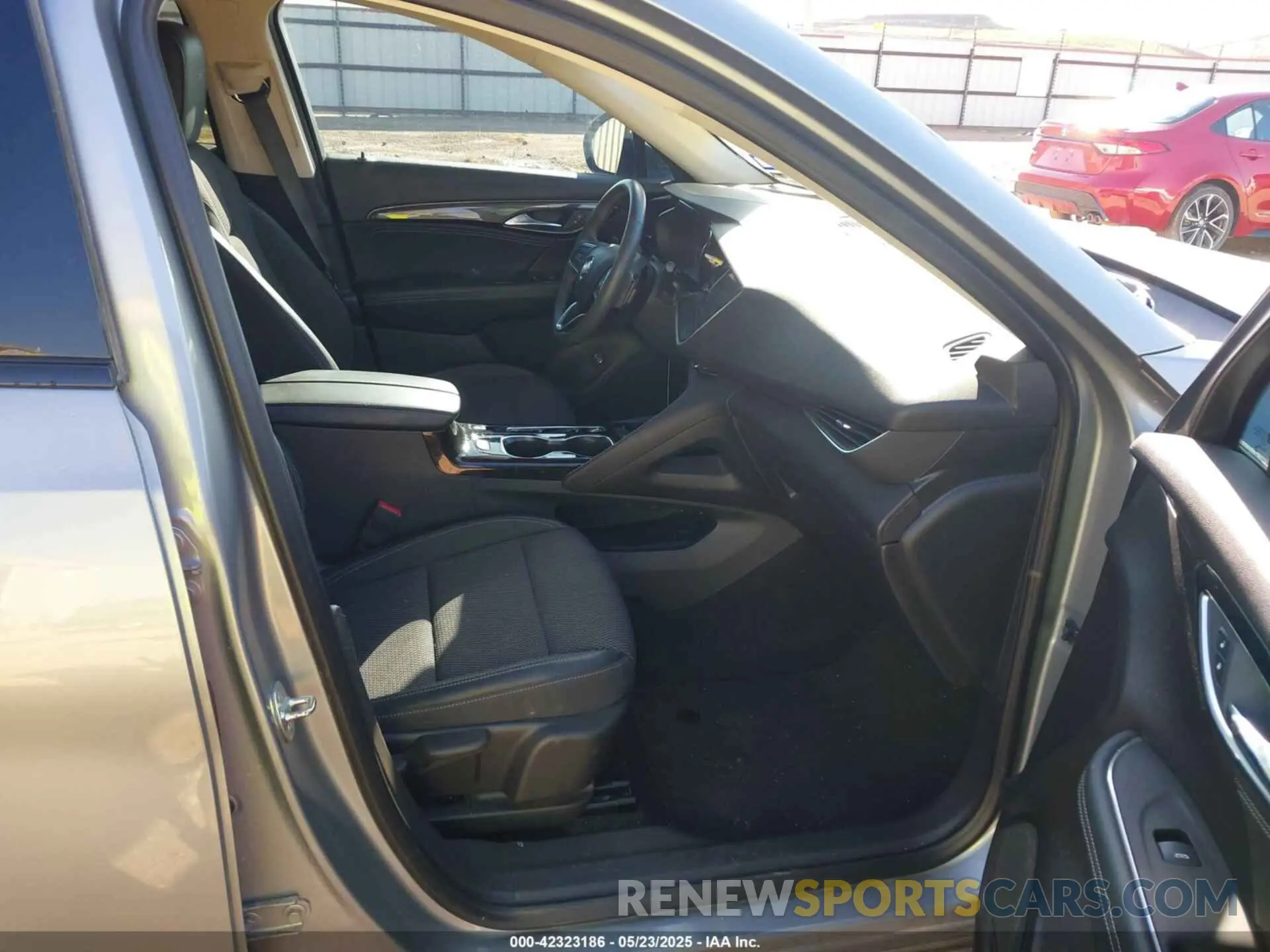 5 fotografías del automóvil dañado LRBAZLR43PD143821 BUICK ENVISION 2023