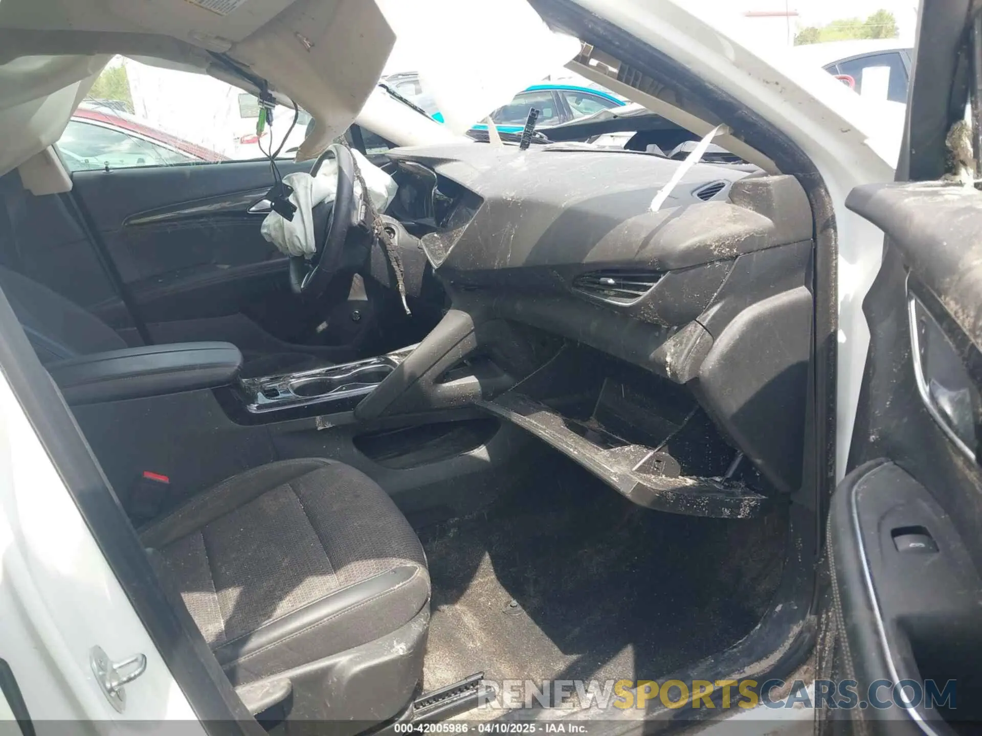 5 fotografías del automóvil dañado LRBAZLR44PD074430 BUICK ENVISION 2023