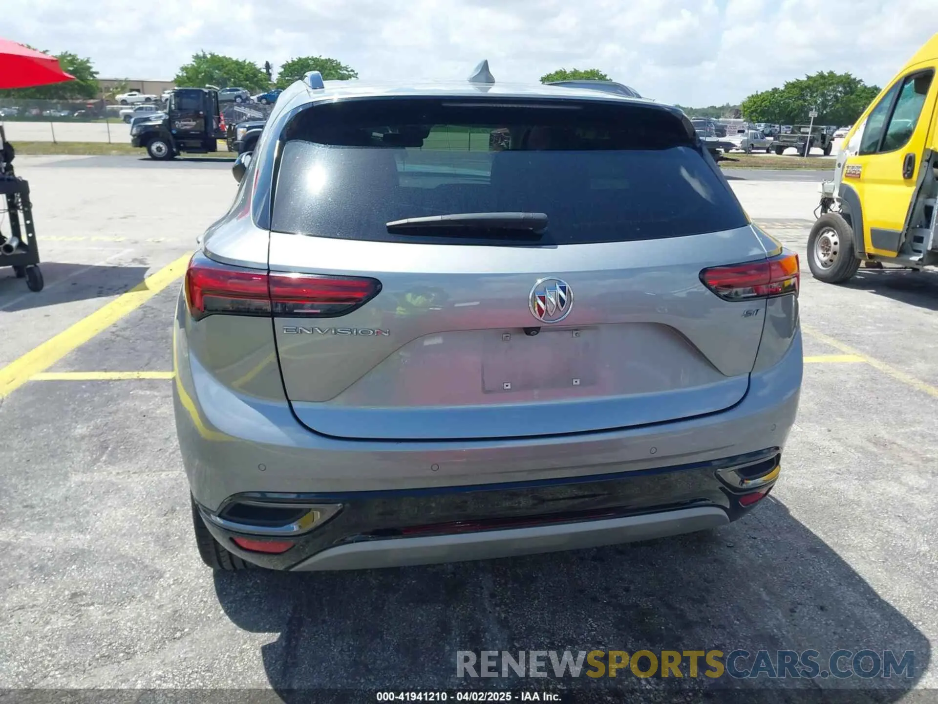 16 fotografías del automóvil dañado LRBAZLR44PD099764 BUICK ENVISION 2023