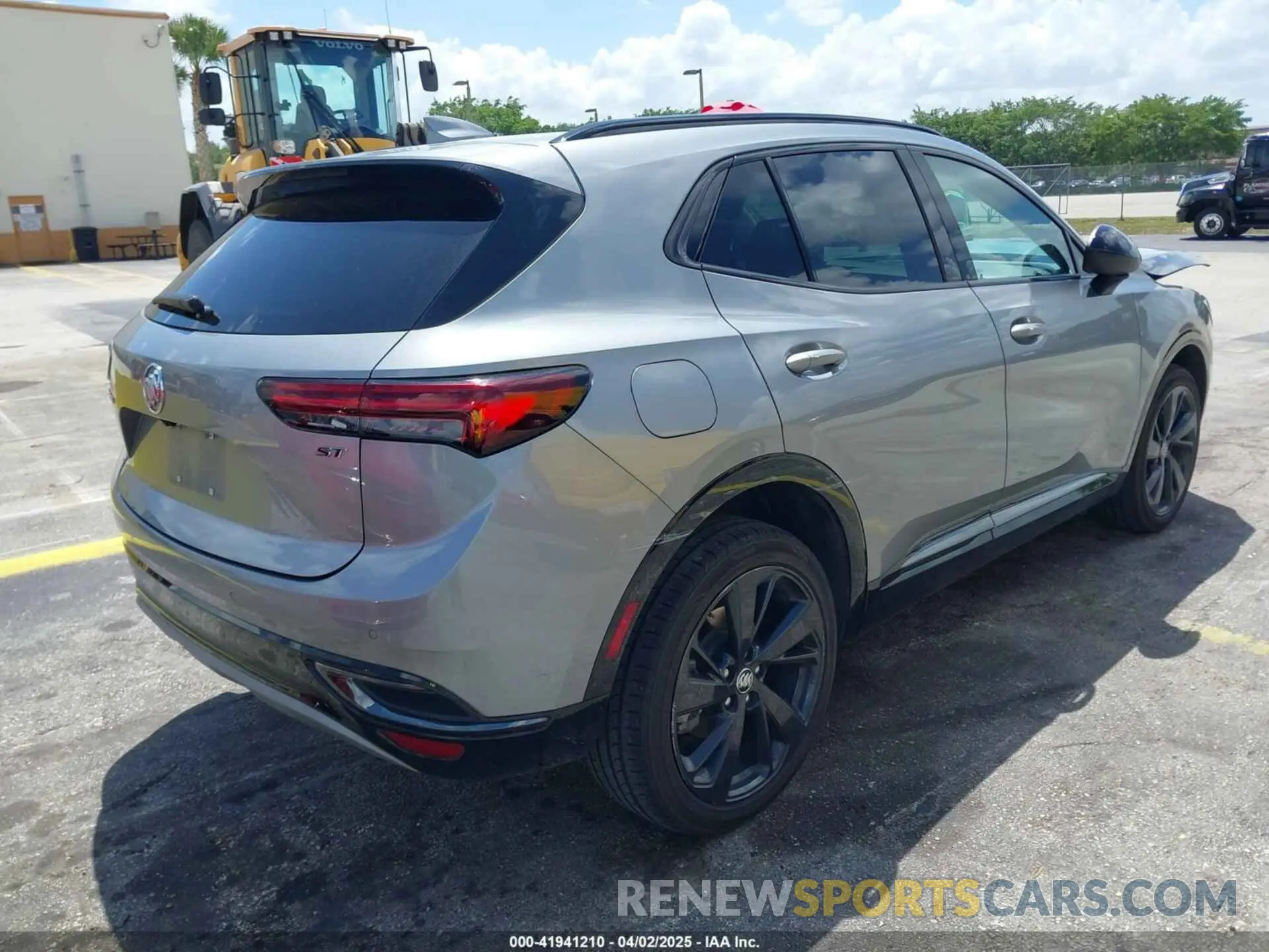 4 fotografías del automóvil dañado LRBAZLR44PD099764 BUICK ENVISION 2023