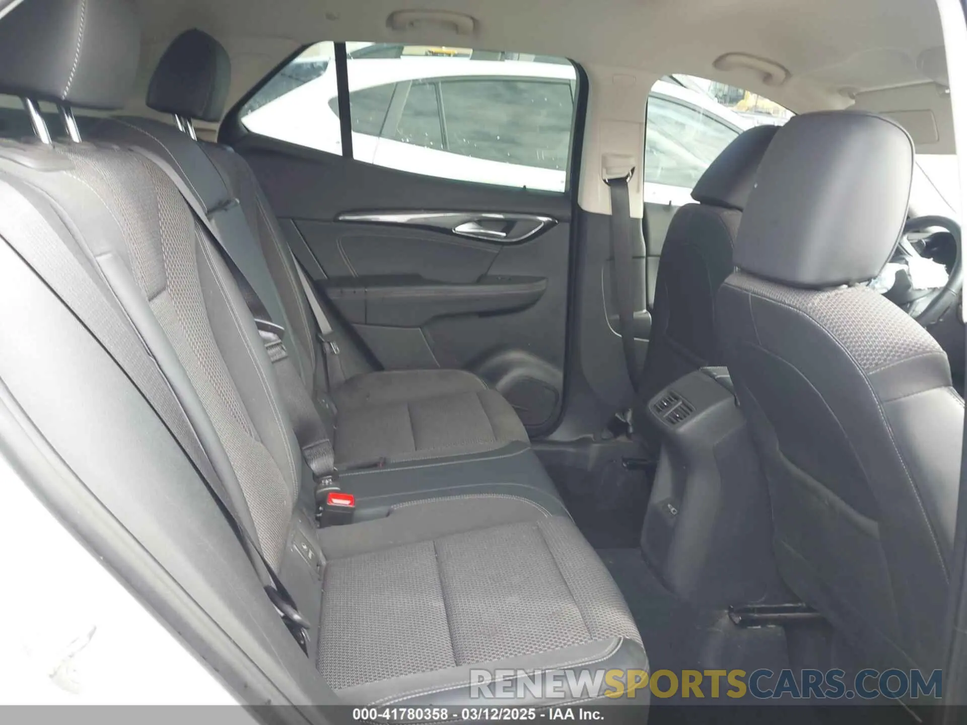 8 fotografías del automóvil dañado LRBAZLR47PD060294 BUICK ENVISION 2023