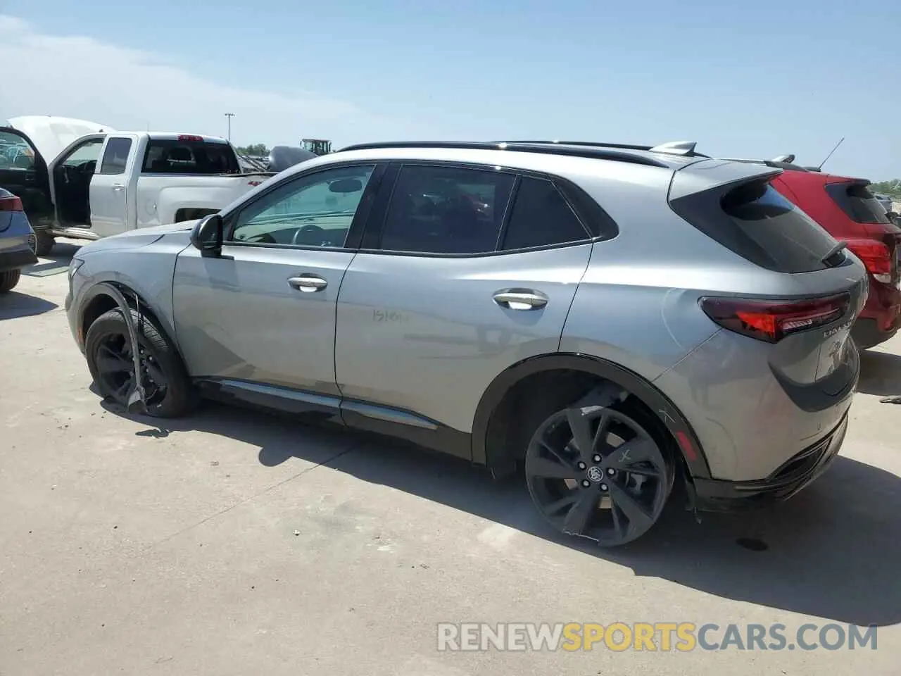 2 fotografías del automóvil dañado LRBAZLR48PD098763 BUICK ENVISION 2023