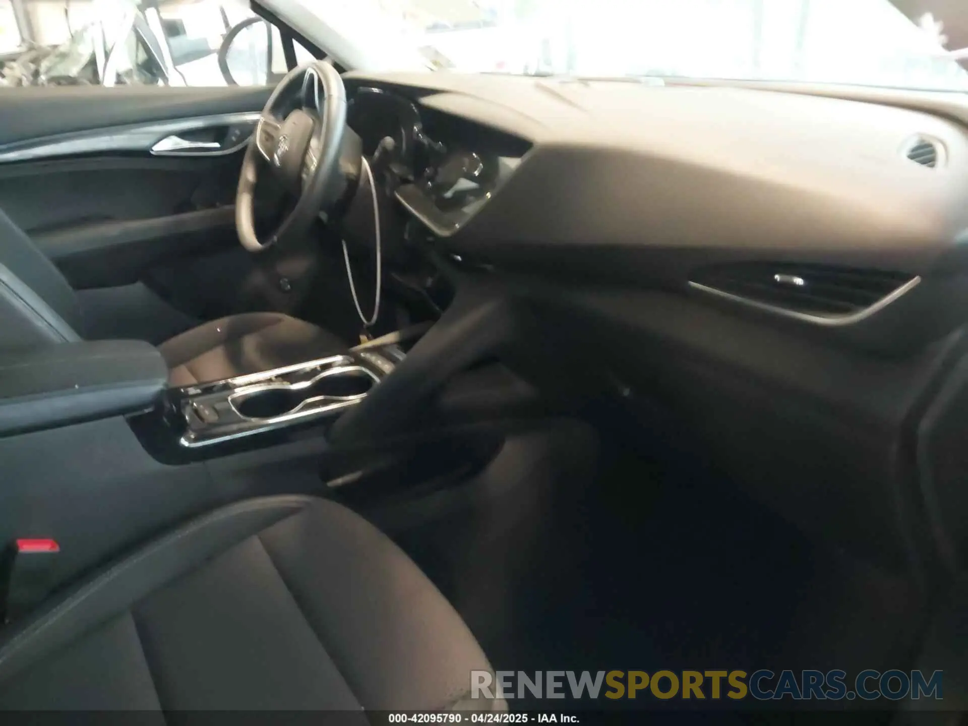 5 fotografías del automóvil dañado LRBFZMR45PD203805 BUICK ENVISION 2023