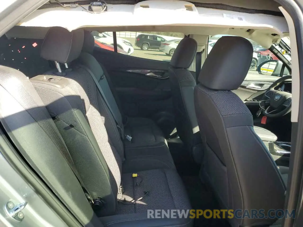 12 fotografías del automóvil dañado LRBFZMR46PD195083 BUICK ENVISION 2023