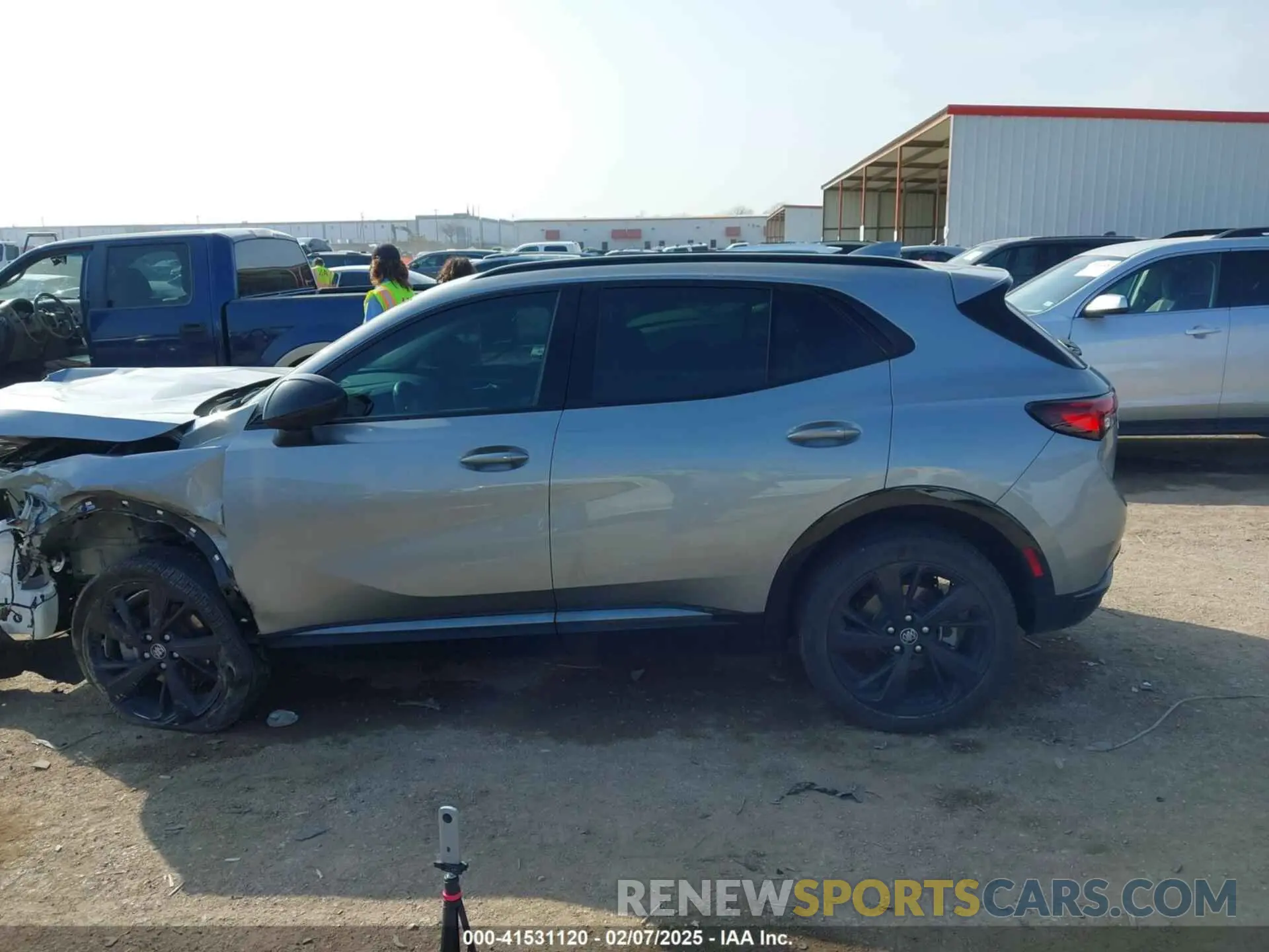 14 fotografías del automóvil dañado LRBFZNR41PD036719 BUICK ENVISION 2023