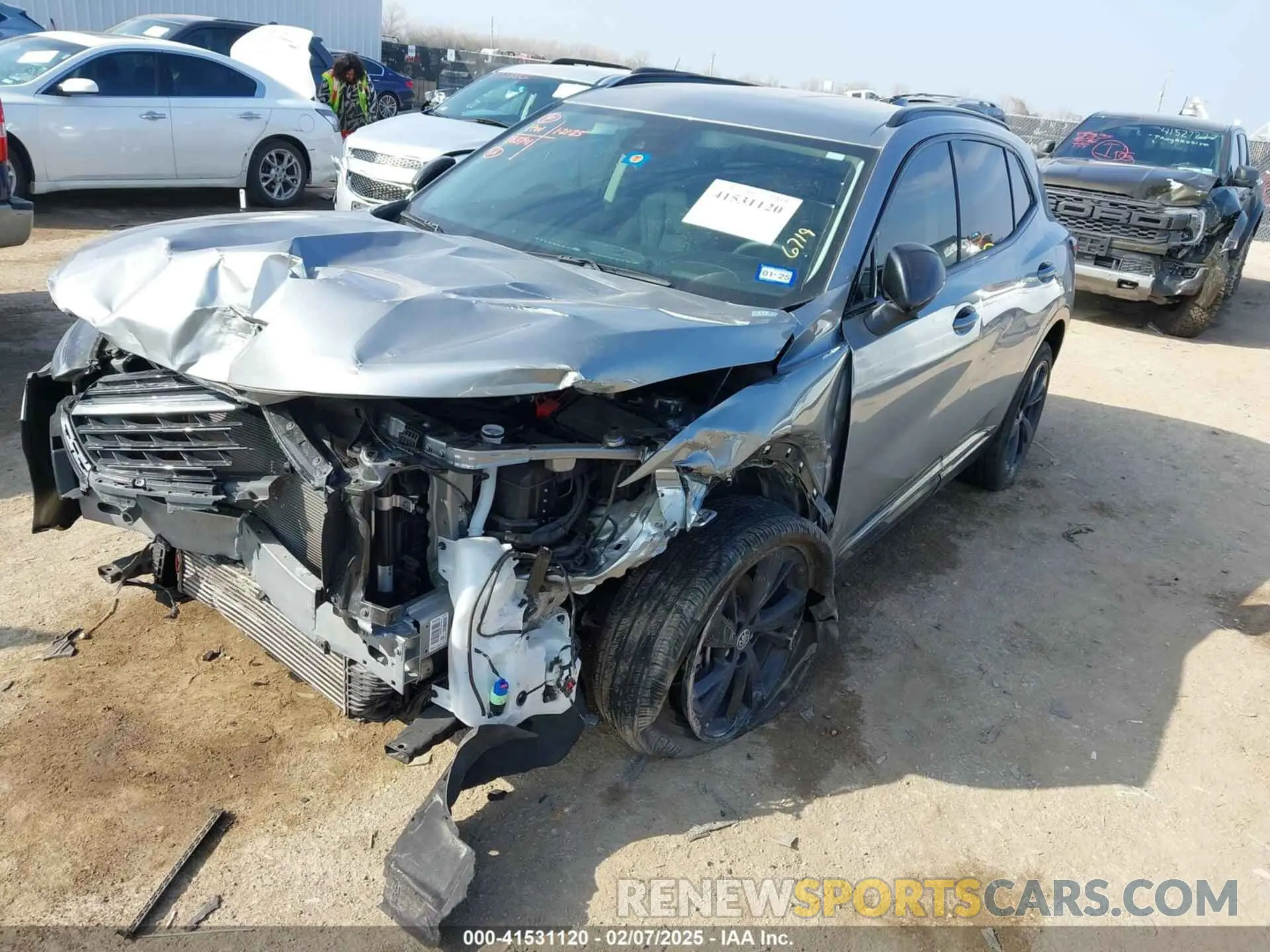 2 fotografías del automóvil dañado LRBFZNR41PD036719 BUICK ENVISION 2023